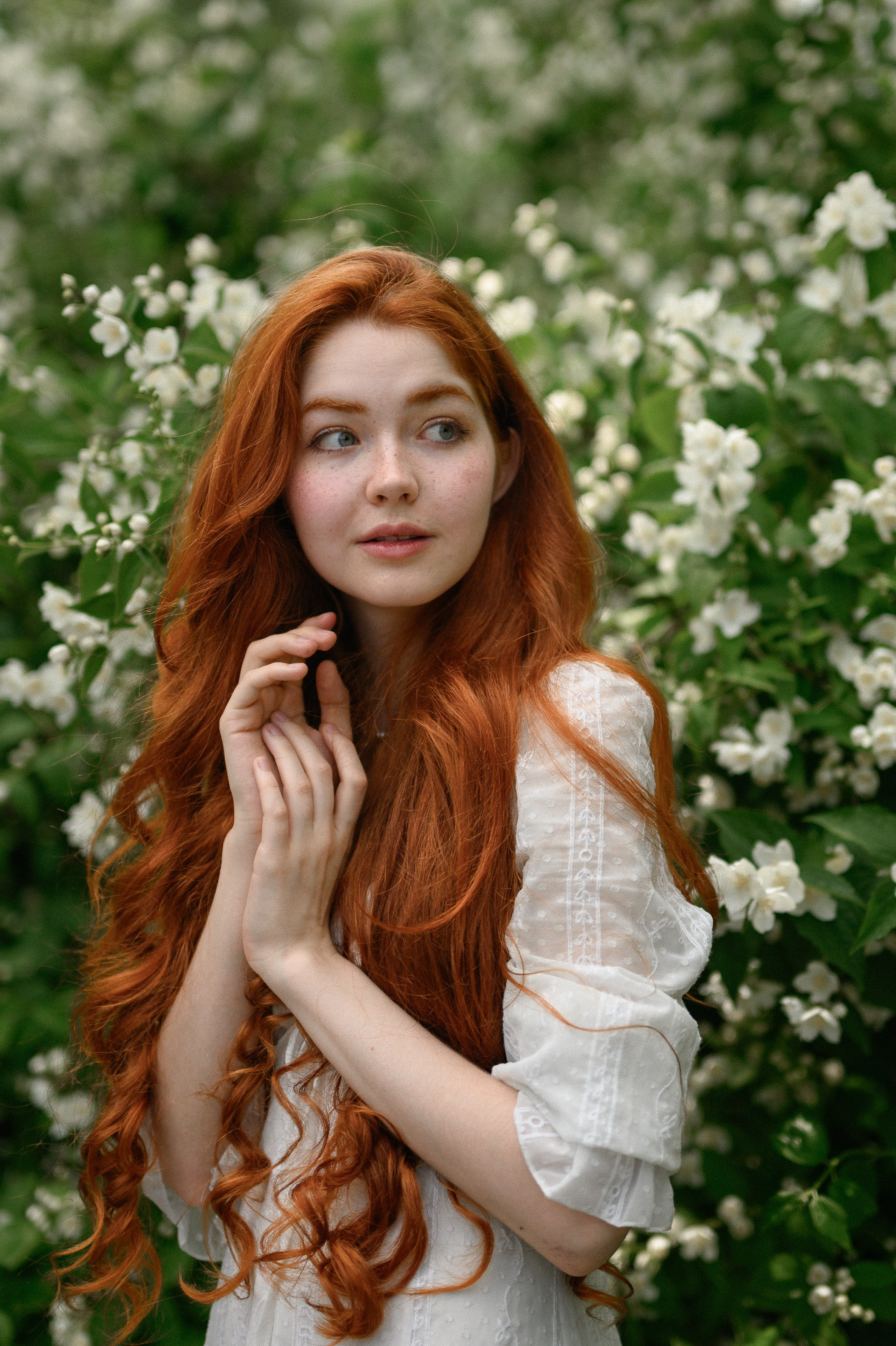 Съёмка в белом цветении в Сиреневом саду. Semerlina.ru