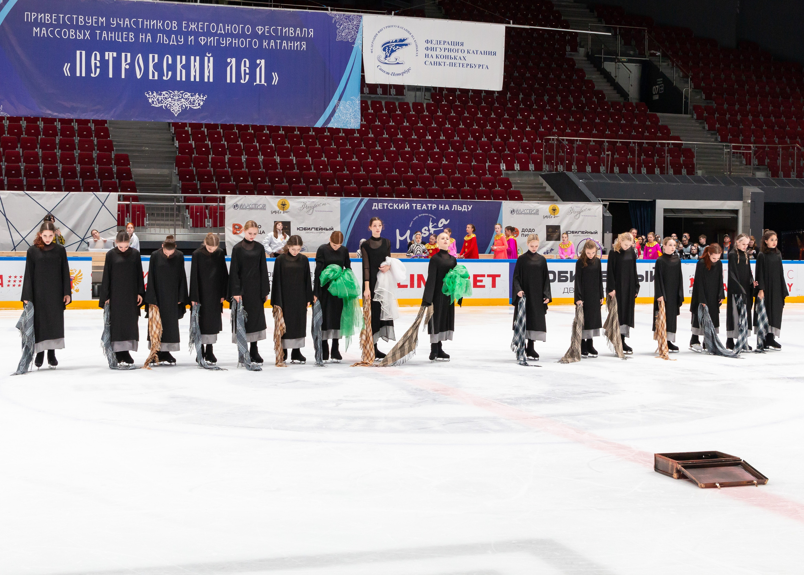VII Ежегодный фестиваль массовых танцев на льду и фигурного катания «Петровский лёд» Санкт-Петербург 2024. Репортажный фотограф в Москве
