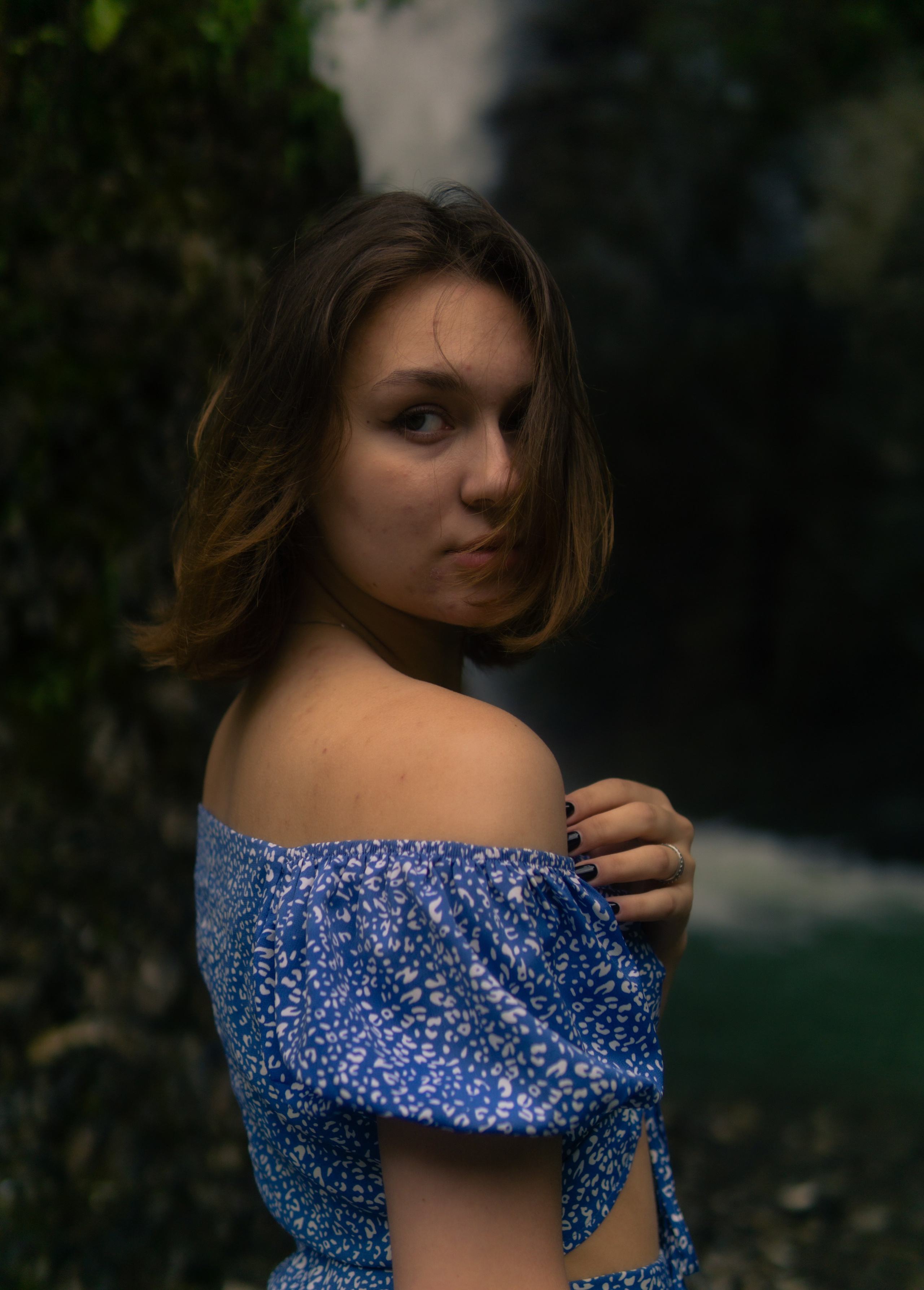 Алина на водопаде. Главная