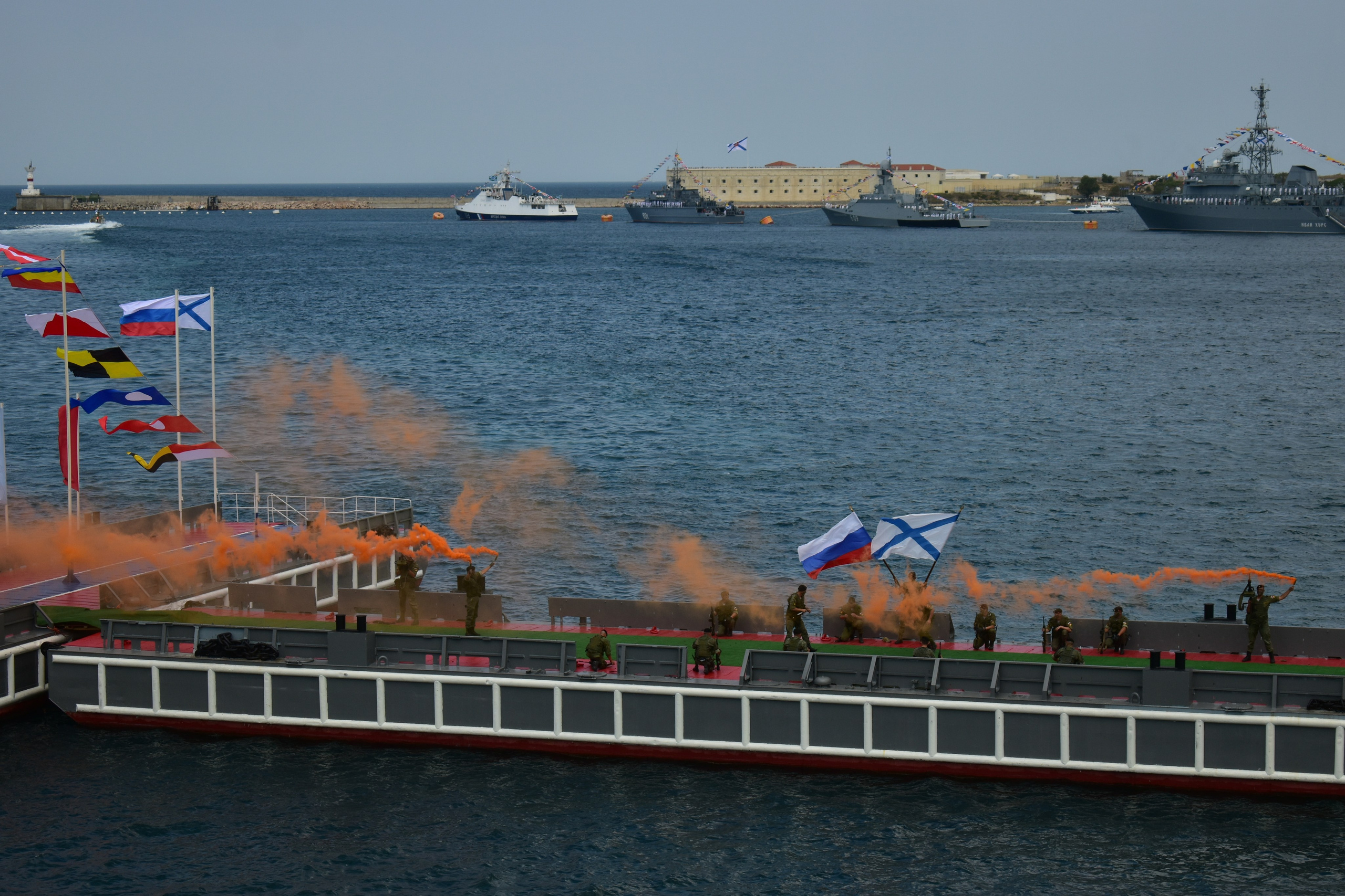 Парад ВМФ. Фотограф-ретушер в Крыму Юля Лобурец