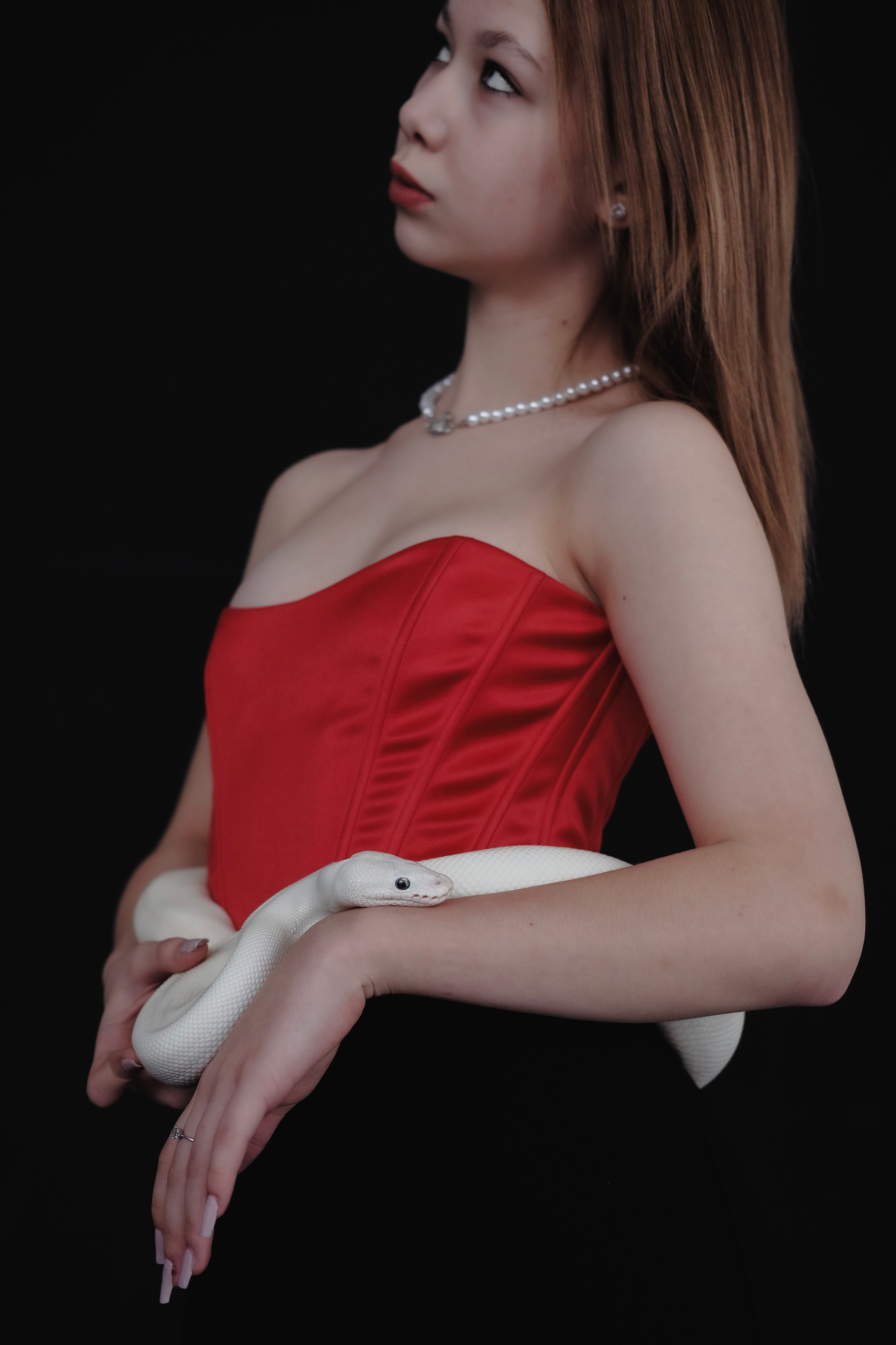 Красный корсет. Свадебный салон-ателье Бонжур в Минске Bonjour