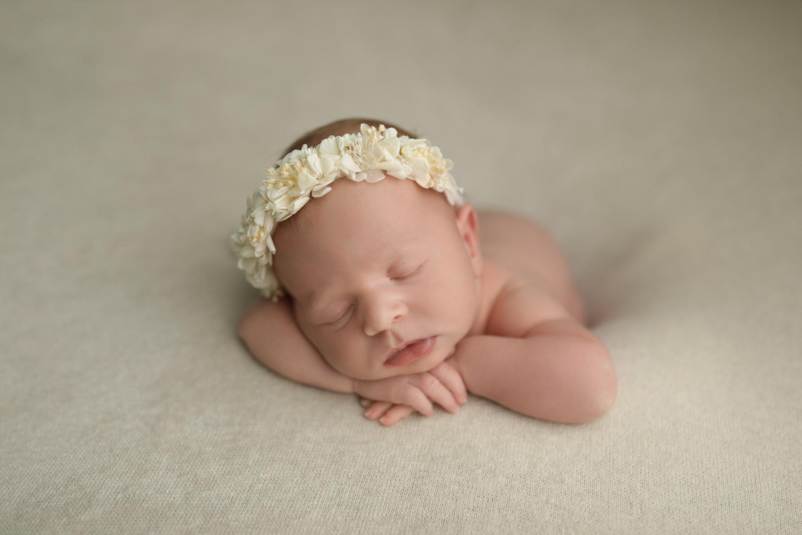 PH @anna_molodykh_newborn.almaty. Retoucher Aleksmokh