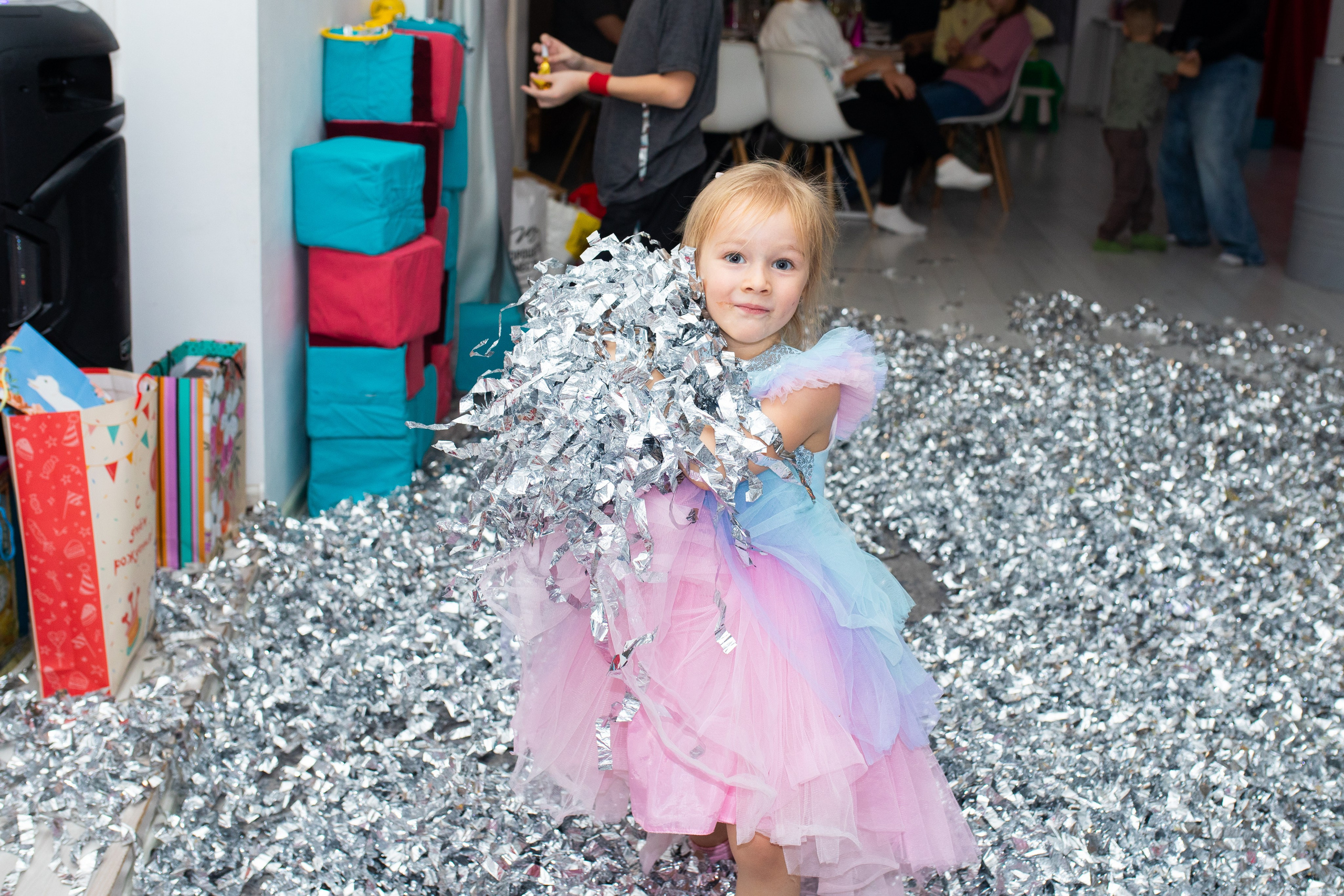 Гринч или как выключили свет в лофте вечером) атмосферные фото детского праздника со свечами и фонариками. Фотограф в Новосибирске Ася Зверева