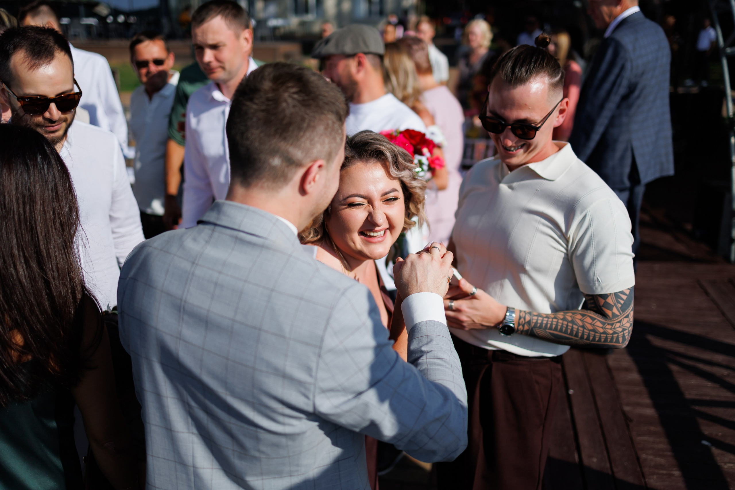 Ловите каждый момент счастья: свадебный фотограф, который понимает язык любви.