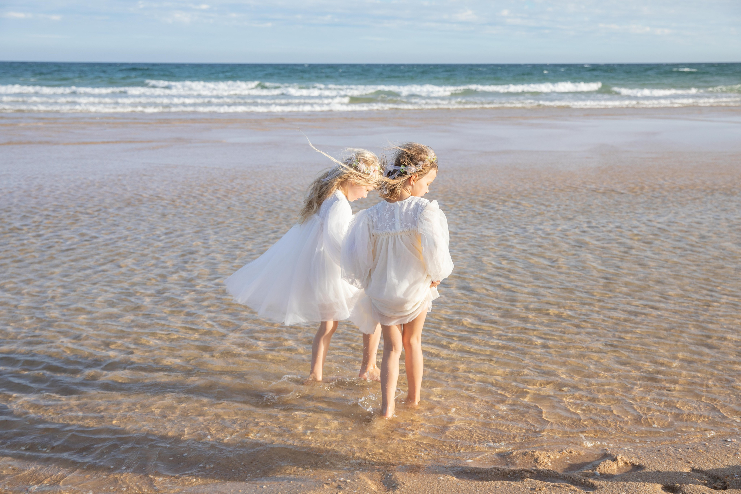 Family on the ocean. Professional Photographer in Portugal. Oksana Lomnova