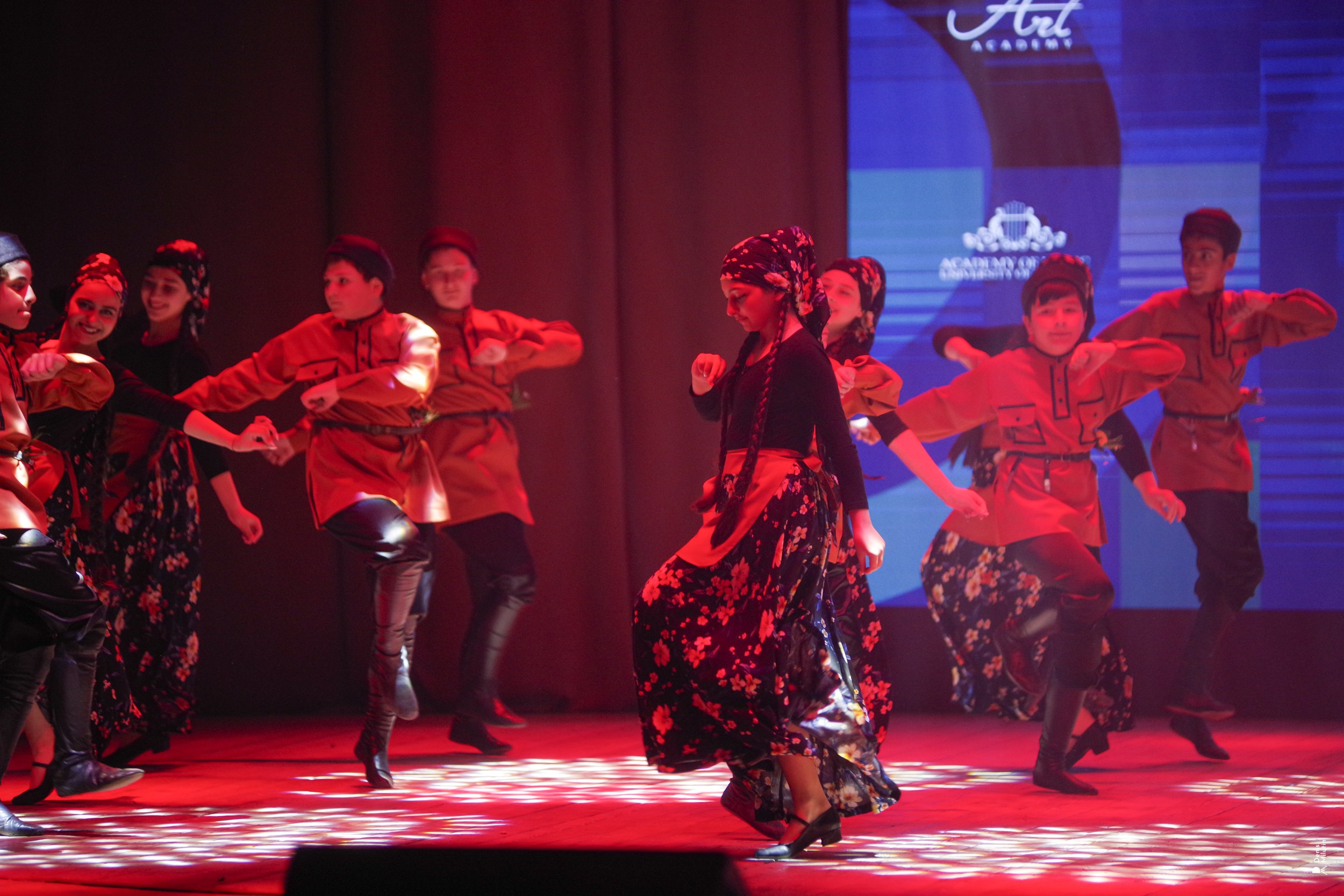 Танцы в Хоби. Портретный фотограф Денис Милютин