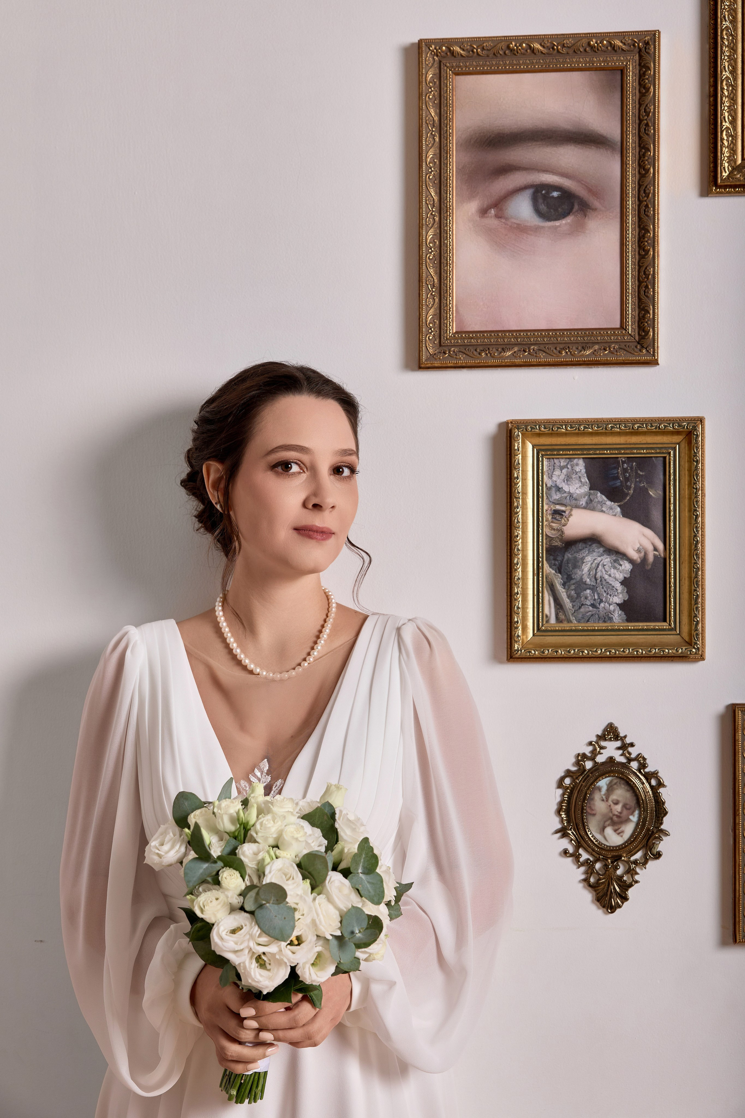 Свадебная фотосессия в студии и регистрация брака в Грибоедовском ЗАГСе