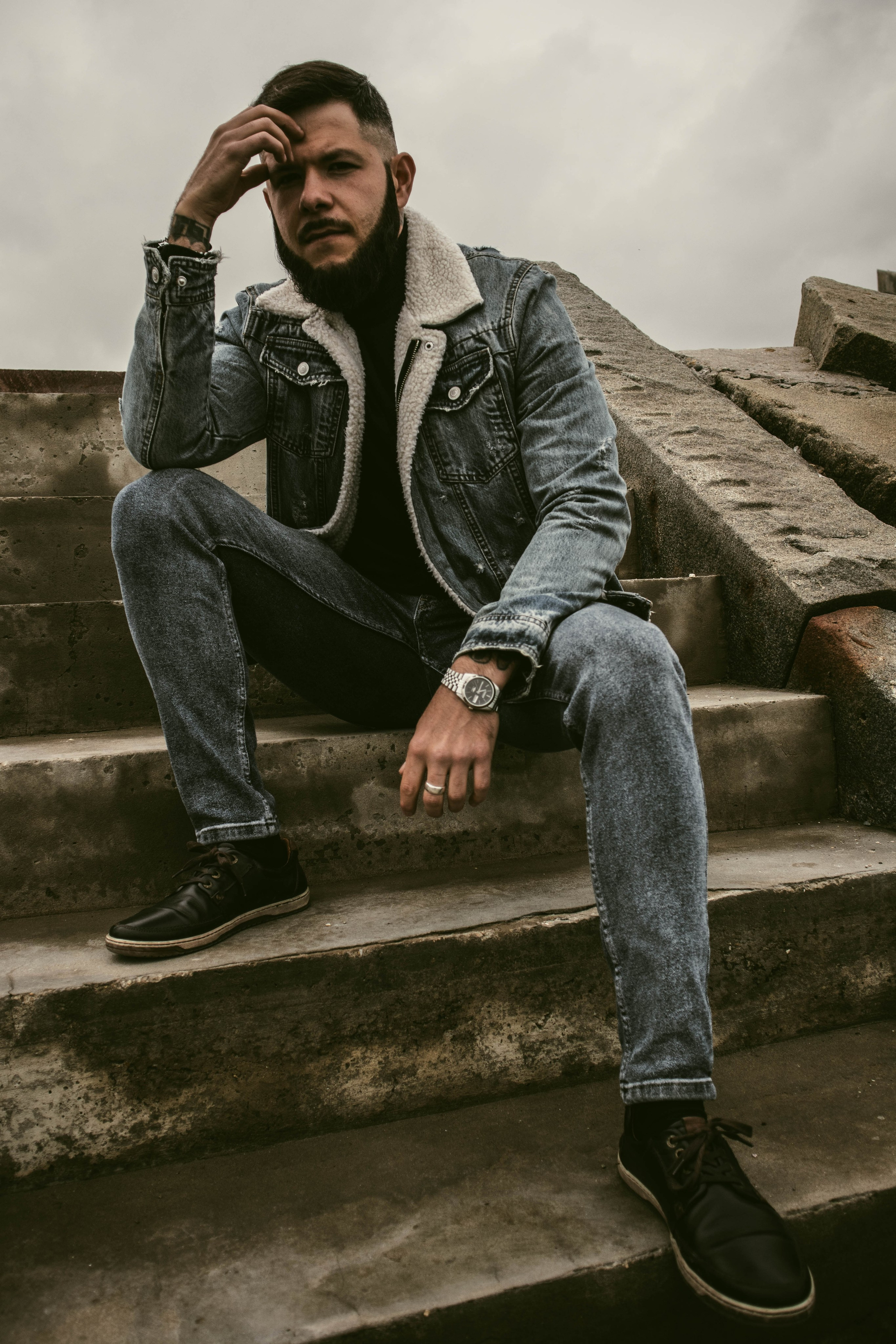 О. Уличный фотограф Города N