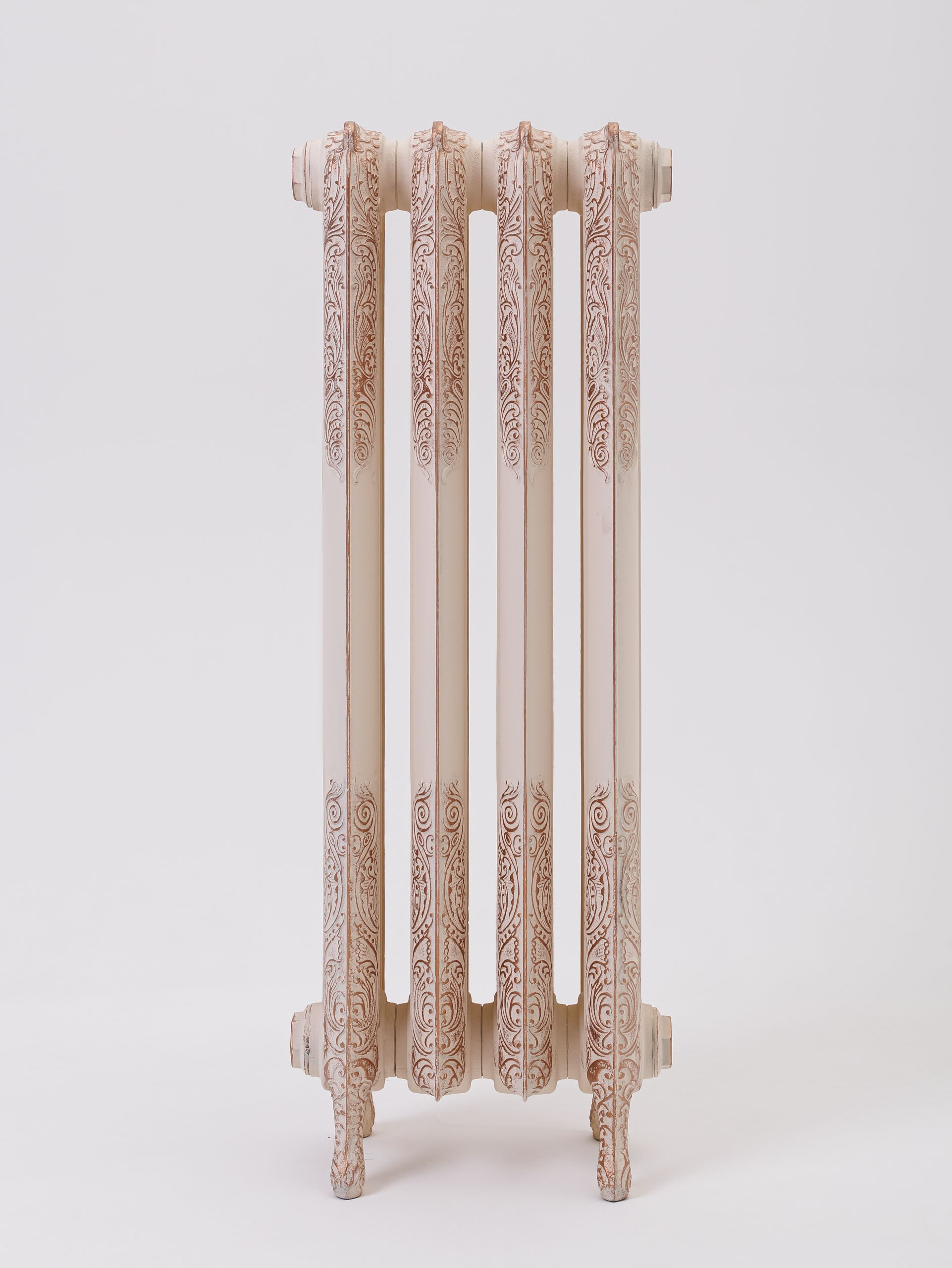 Предметные фотографии дизайнерских радиаторов отопления в стиле ретро