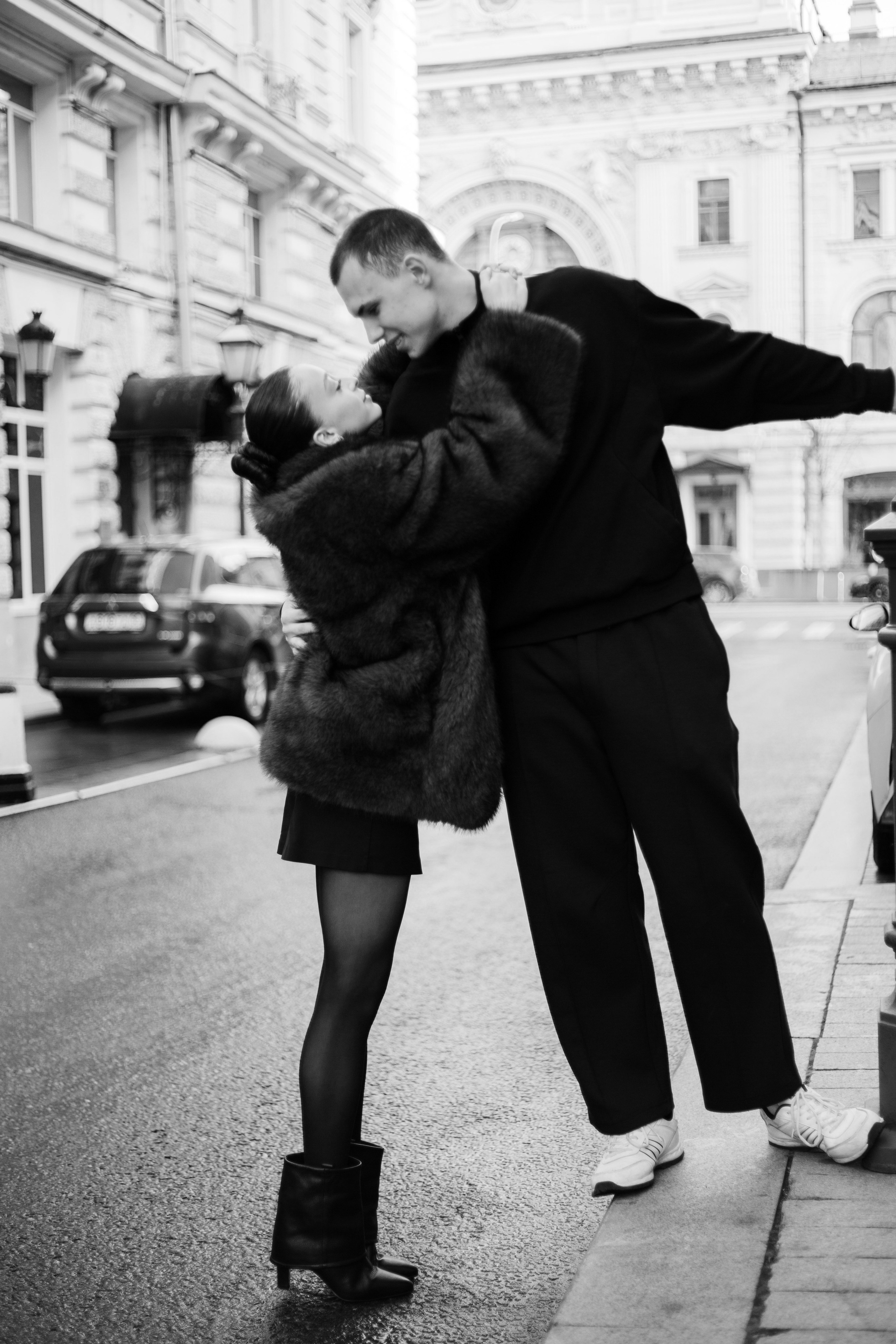 Зимняя прогулка Лавстори рядом с ЦУМ'ом, свадебный фотограф Москва
