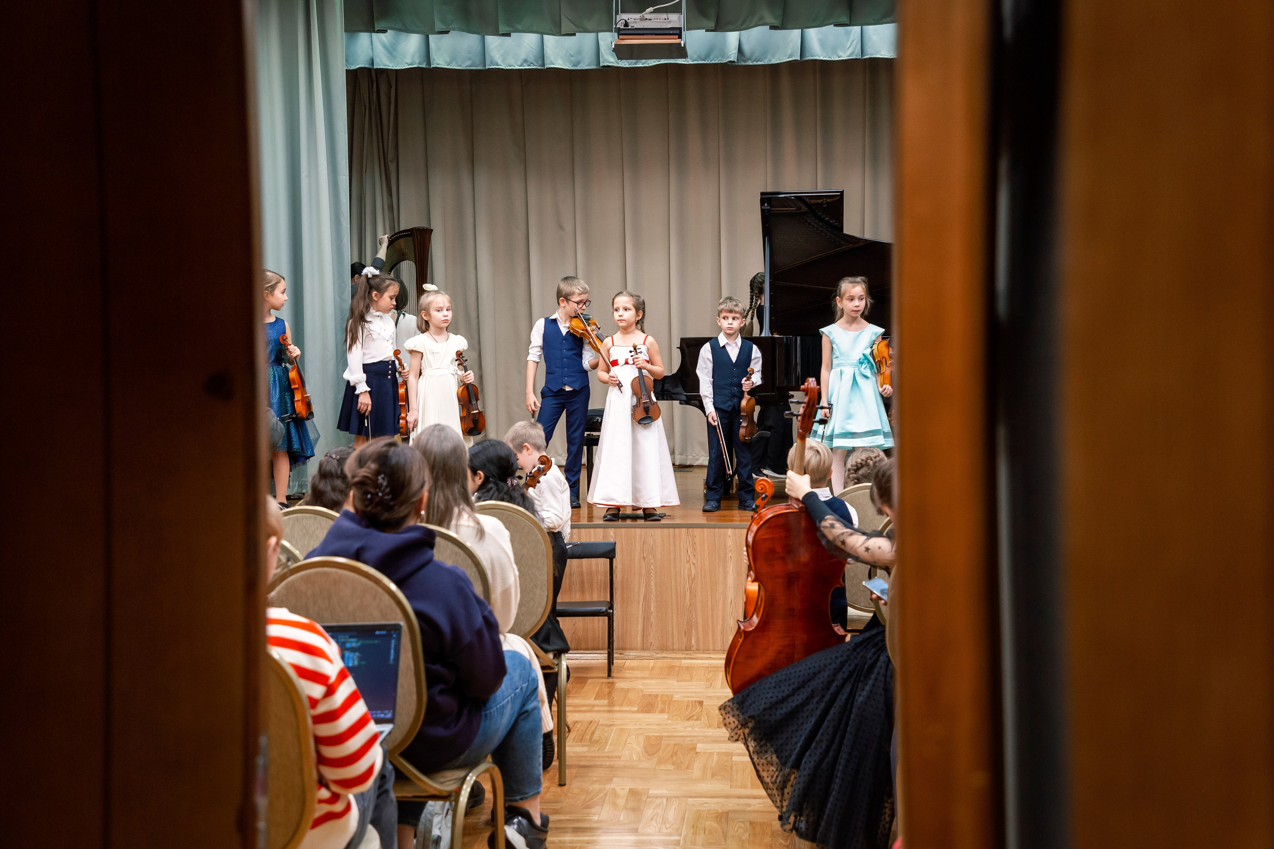 Музыкальный концерт струнных инструментов. Репортажный фотограф в Москве
