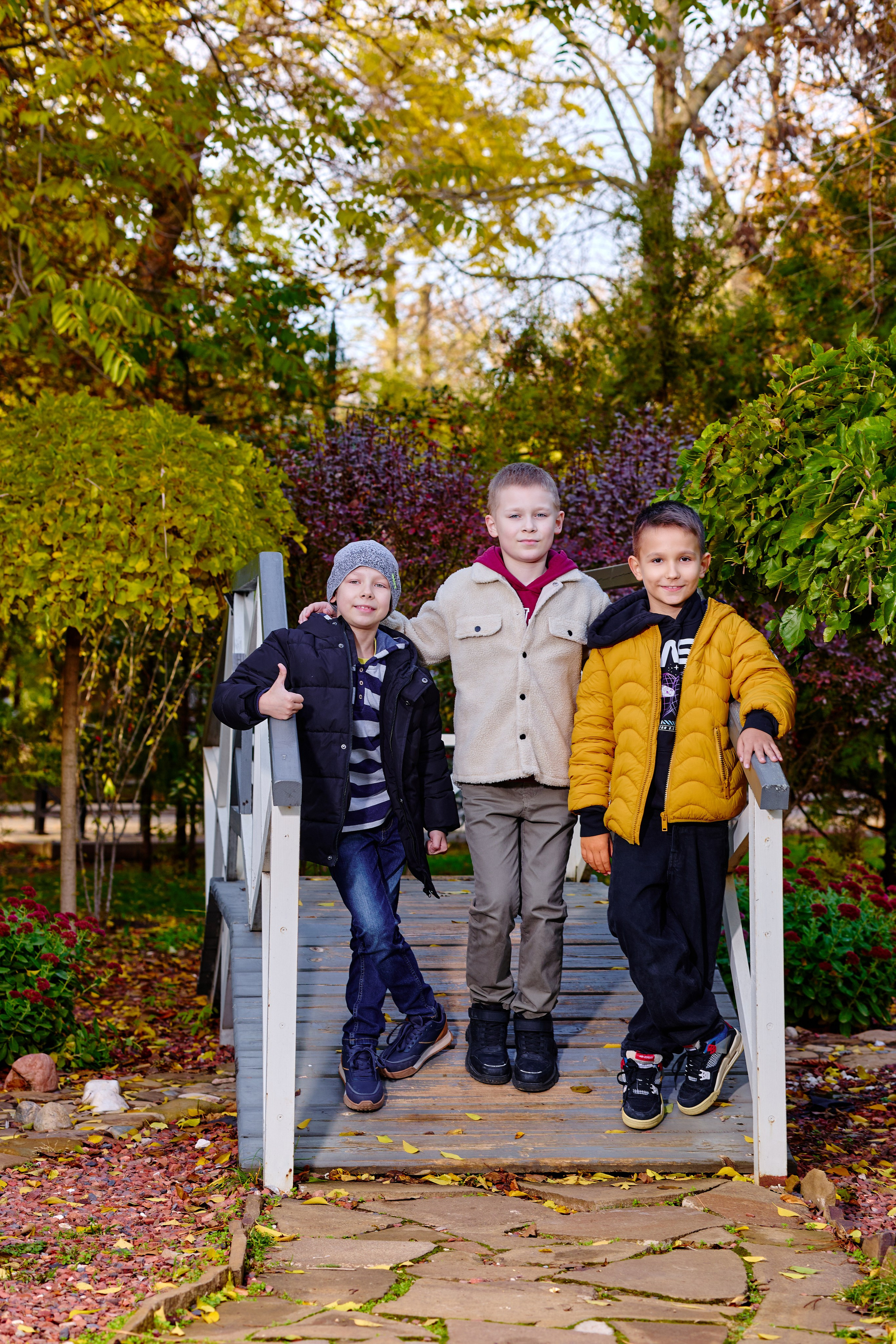 Прогулка в парке классом. Фотограф Выпускные альбомы Таганрог Сергей Коробченко