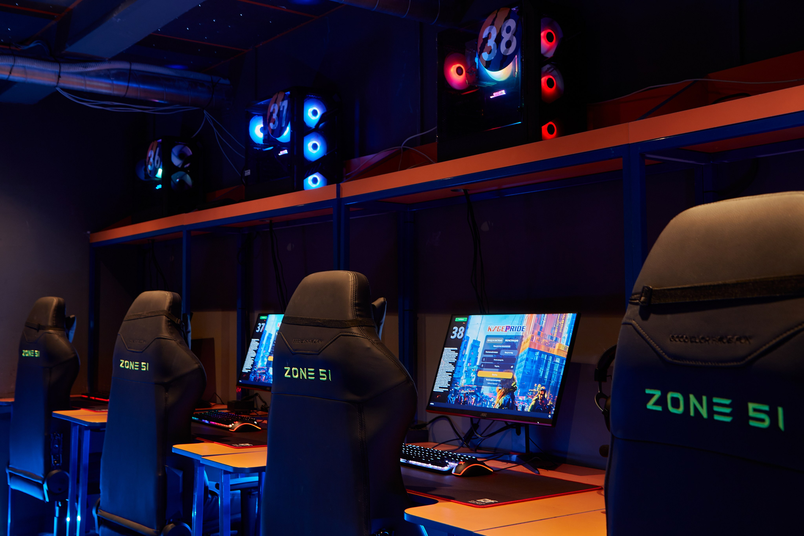 Фотосъёмка компьютерного клуба. Предметный и репортажный фотограф Алексей Кротов