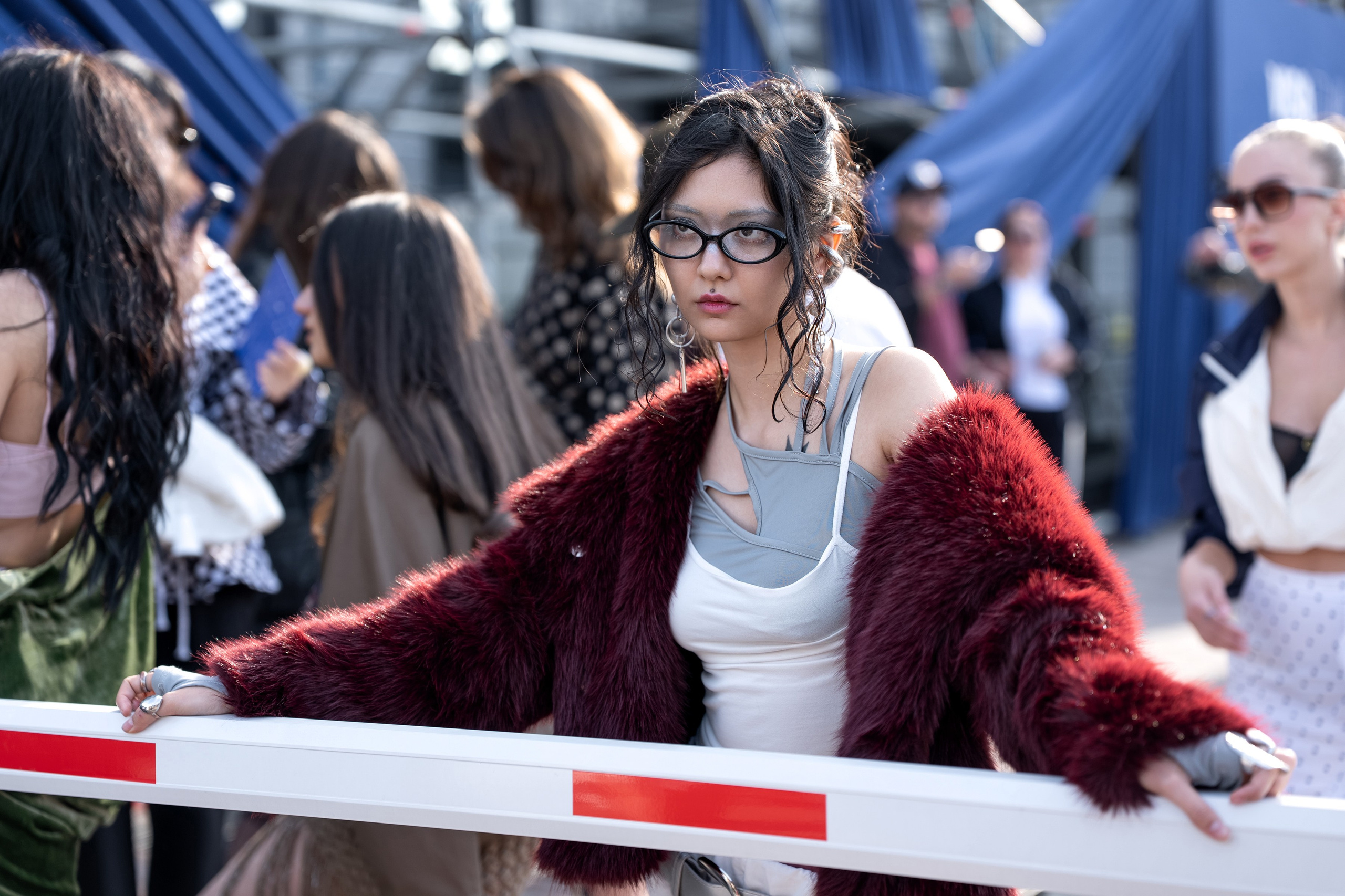 Visa Fashion Week Almaty Pre-Fall 2026 April StreetStyle Day 1. Сайт Алматинского НЮ АРТ, будуар и фэшн фотографа Дениса Карпенко