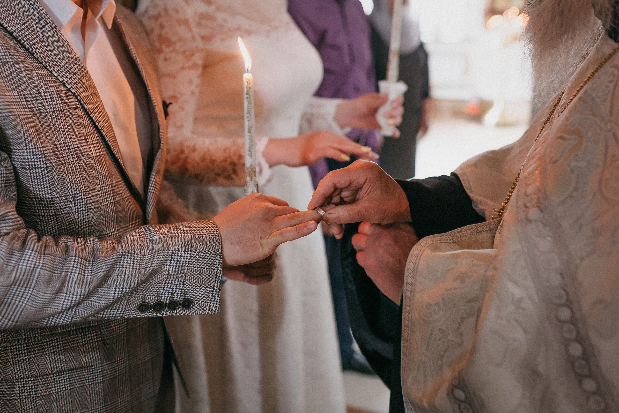 Венчание Анастасии и Вячеслава. Храм Лазаря Четверодневного. Семейный фотограф в Сургуте