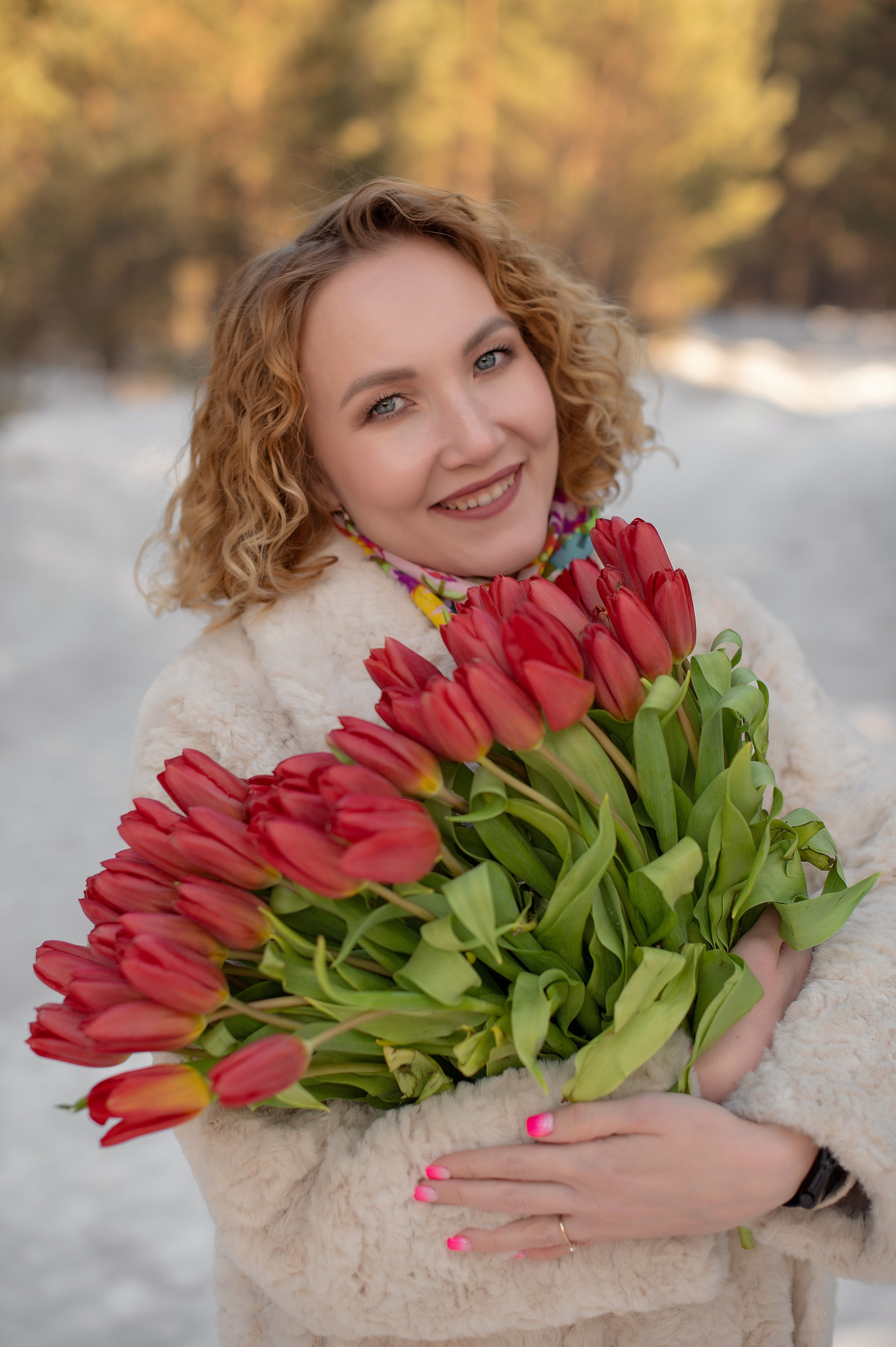 Ира тюльпаны в снегу. Фотограф Виктория Воронина