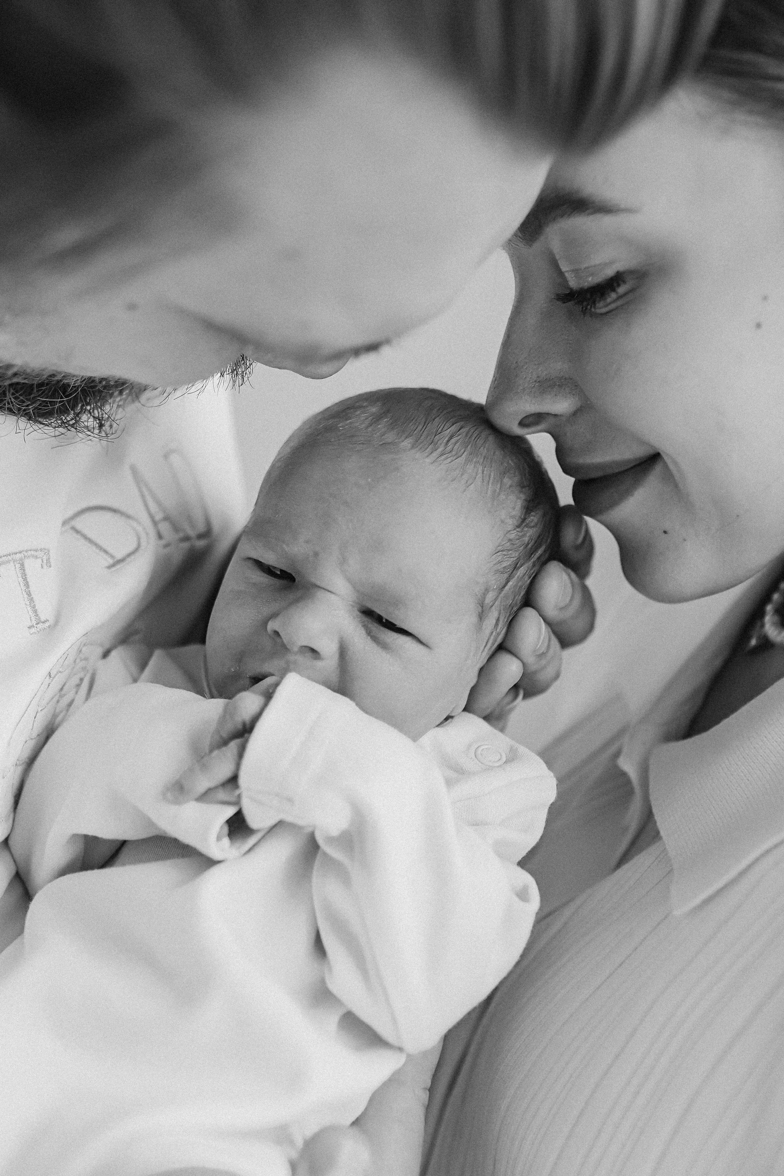 Выписка палата+внизу ПЦЭ. Семейный фотограф Тюмень, фотограф на роды Салмина Мария