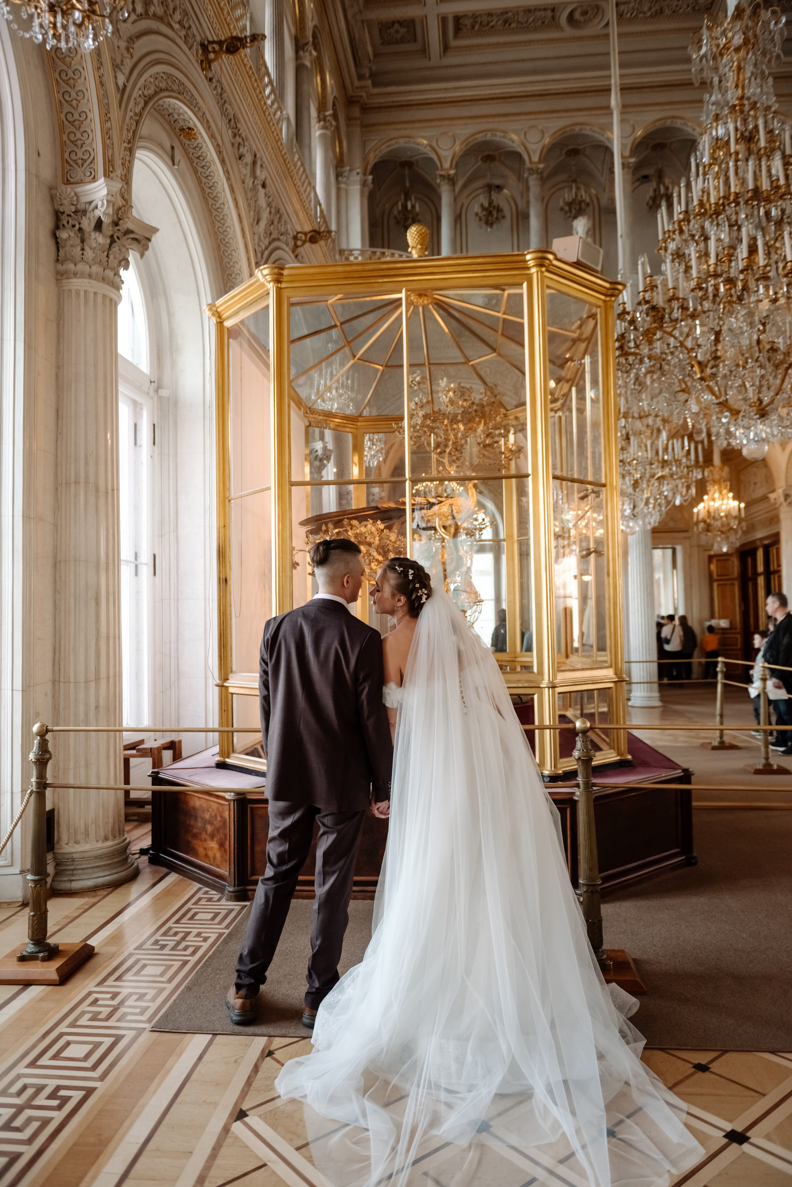 В залах лучшего музея. Свадебный и сеейный фотограф в Санкт-Петербурге Елена Худякова