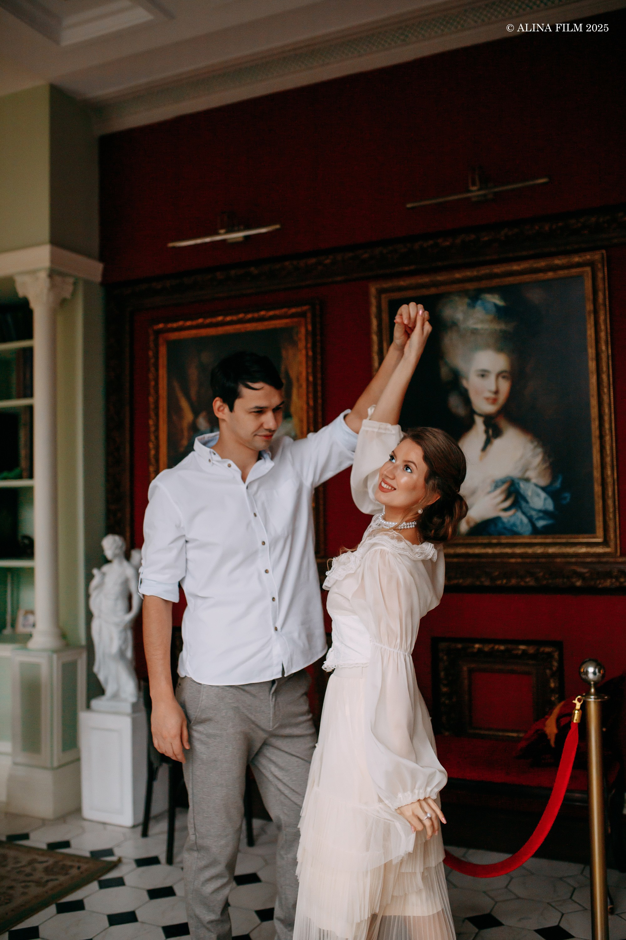 Новогодняя лавстори в винтажной фотостудии. Фотограф в Санкт-Петербурге Alina Film