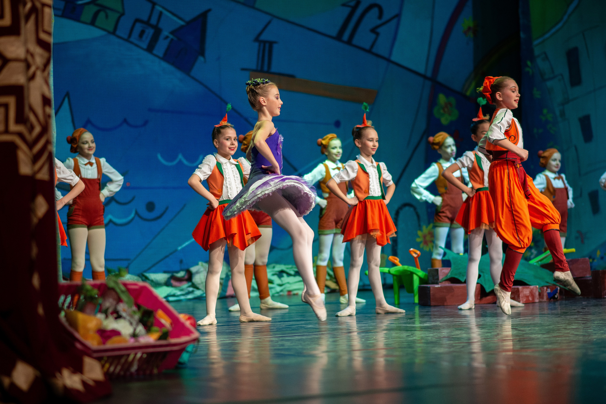 Выступление юных балерин. Семейный фотограф на выписку из роддома и крещение Минск Настя Гришук