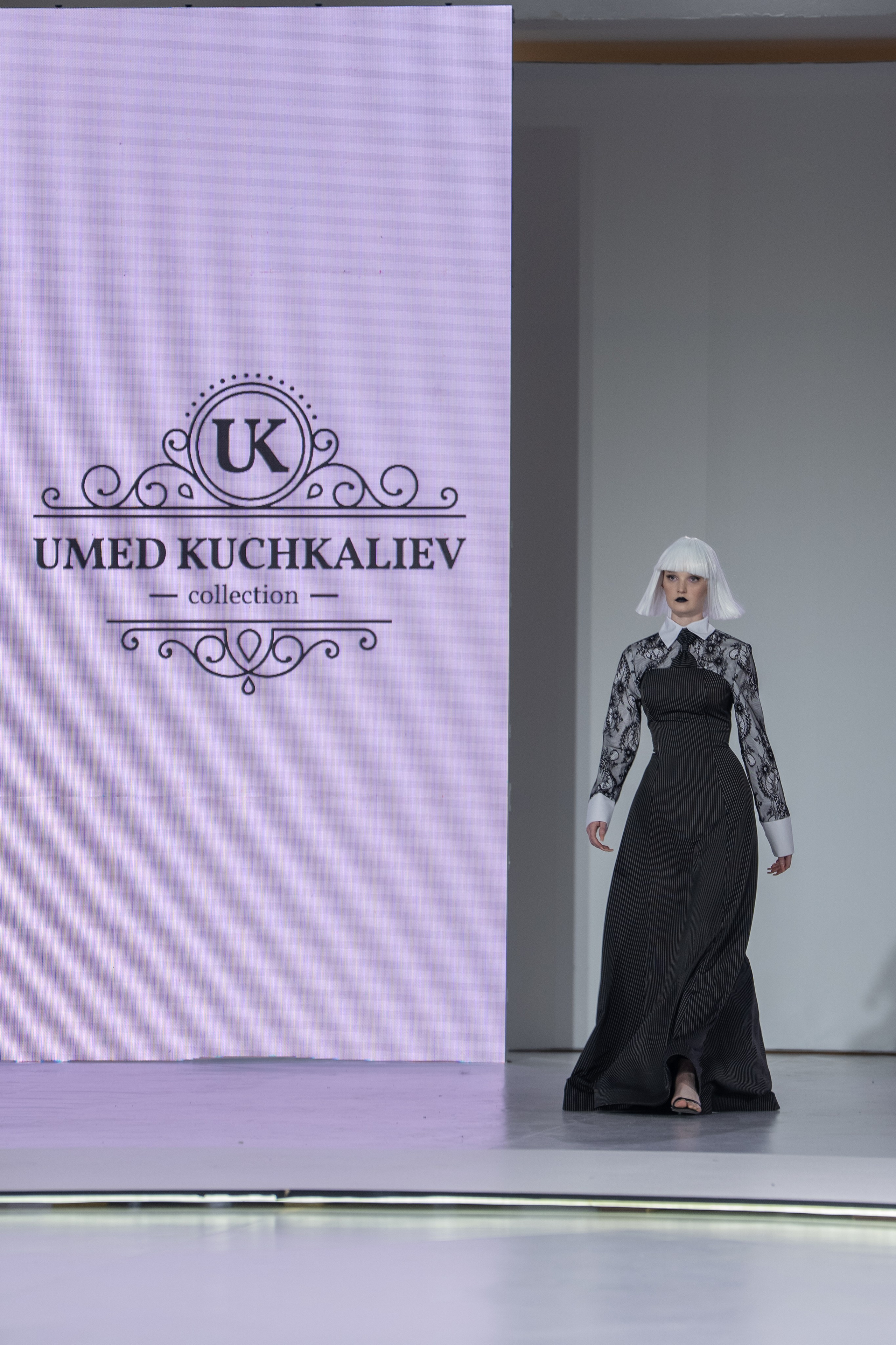 Дизайнер Umed Kuchkaliev. Сайт Алматинского НЮ АРТ, будуар и фэшн фотографа Дениса Карпенко