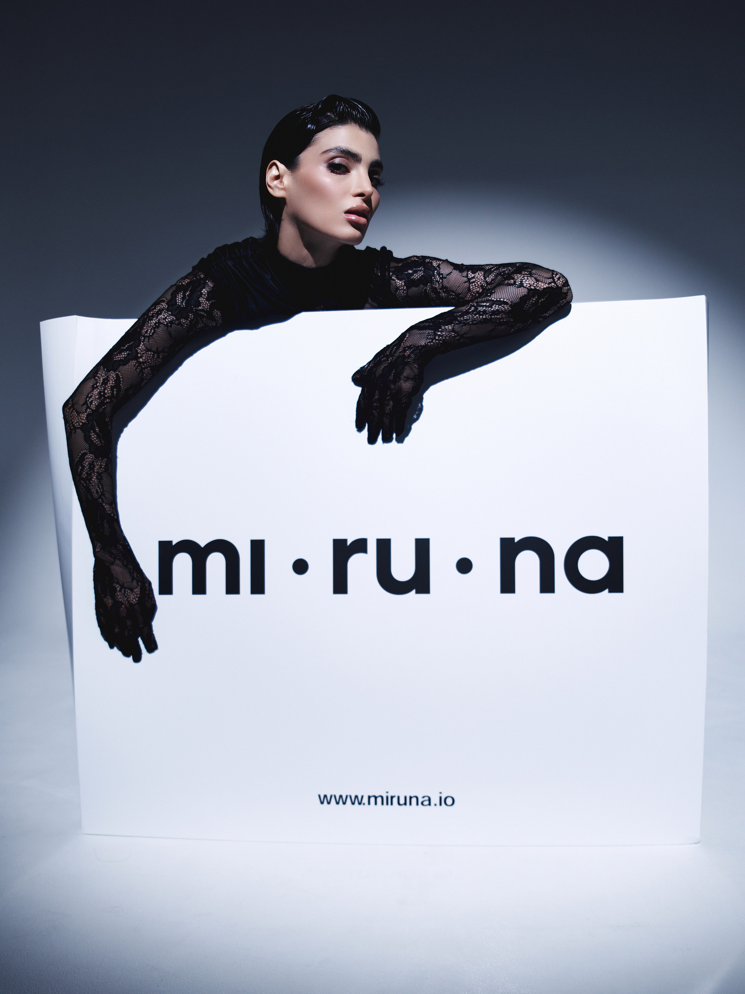 Miruna. NOIZOMAX Художественный фотограф в Дубай