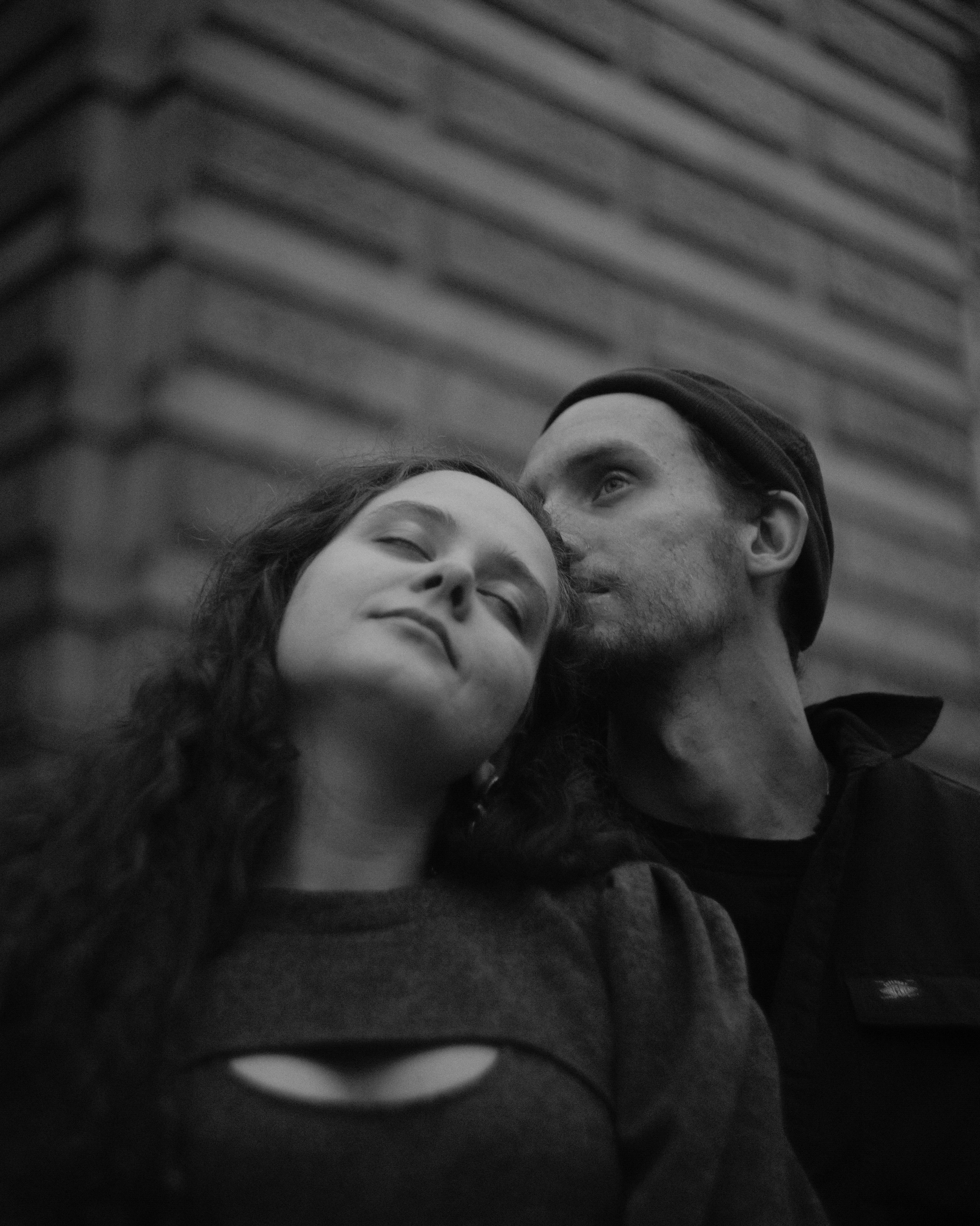 чб фотосессия на улицах Санкт-Петербурга для жениха и невесты