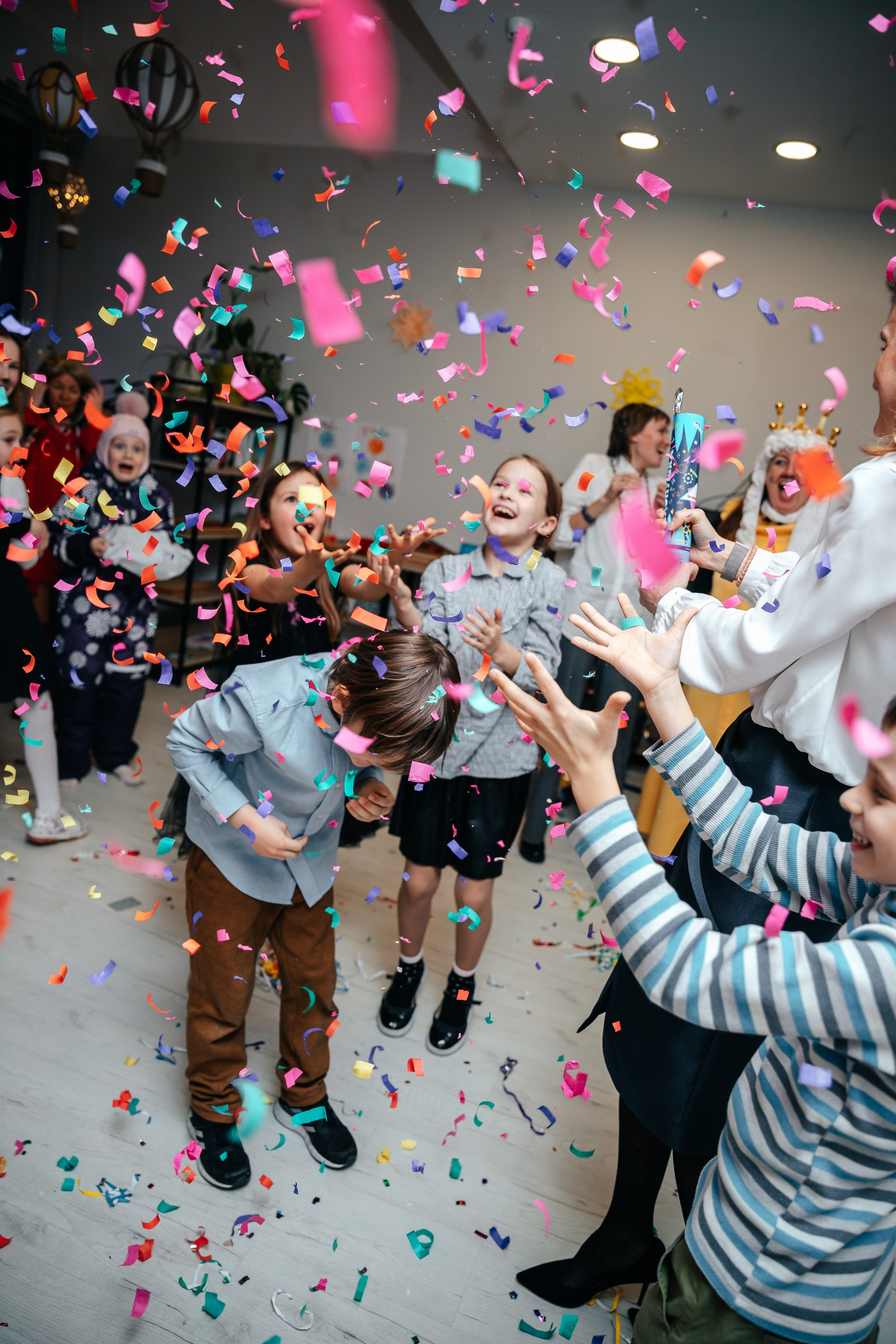 Новогодний утренник в Монтессори-школе. Семейный lifestyle фотограф в Санкт-Петербурге Людмила Пахомова