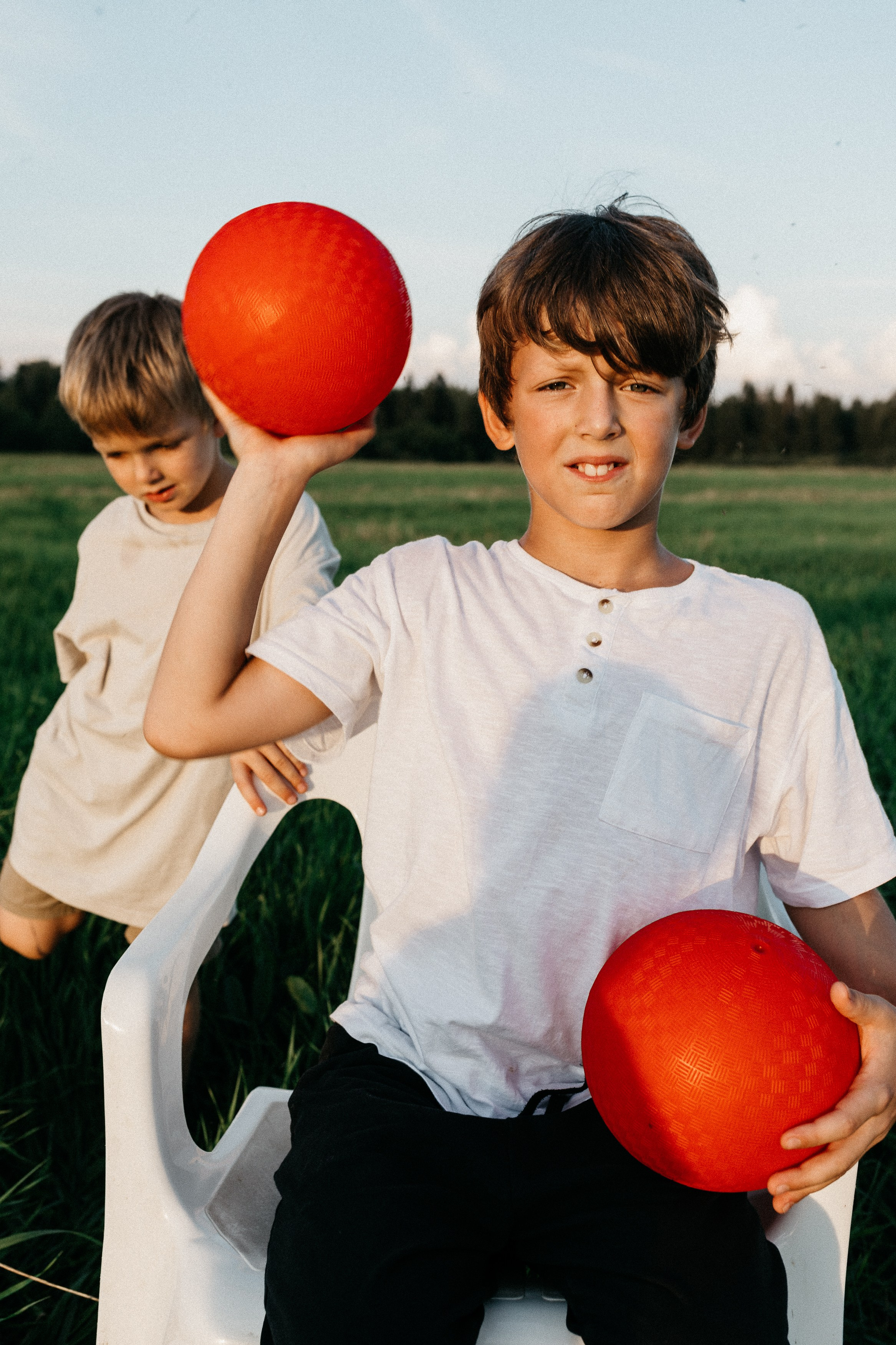 Фотосессия с красными мячами. Семейный фотограф Маша Тимофеева | Москва