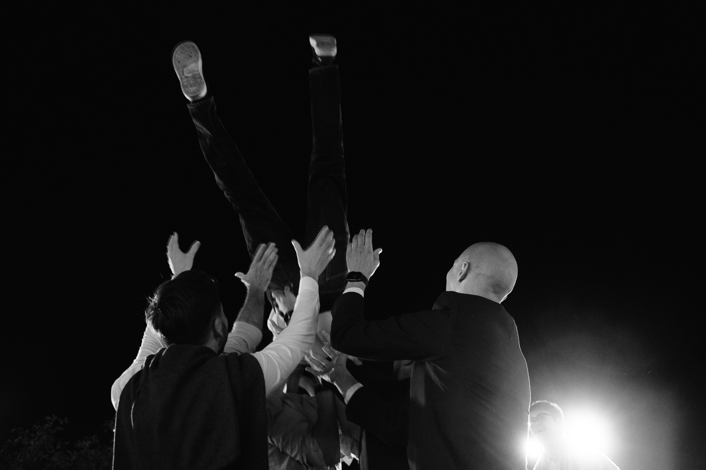 Трогательная свадебная вечеринка в горах Армении. Афина Ефимова. Свадебный фотограф Москва