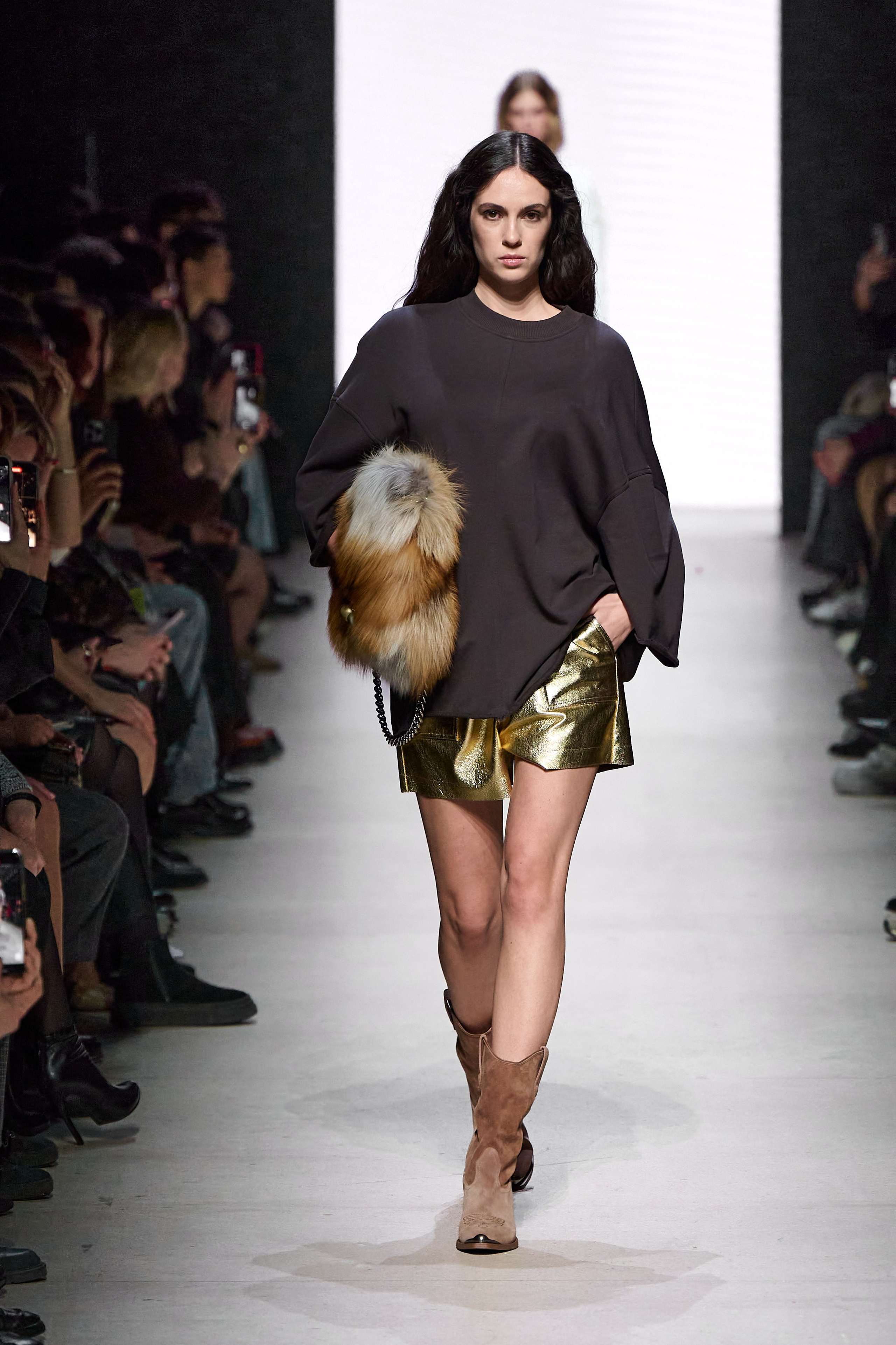 Efremov. Московская неделя моды. 2025. Дима Бабушкин. Фотограф. Подиум. Репортаж. Творчество. Дорого