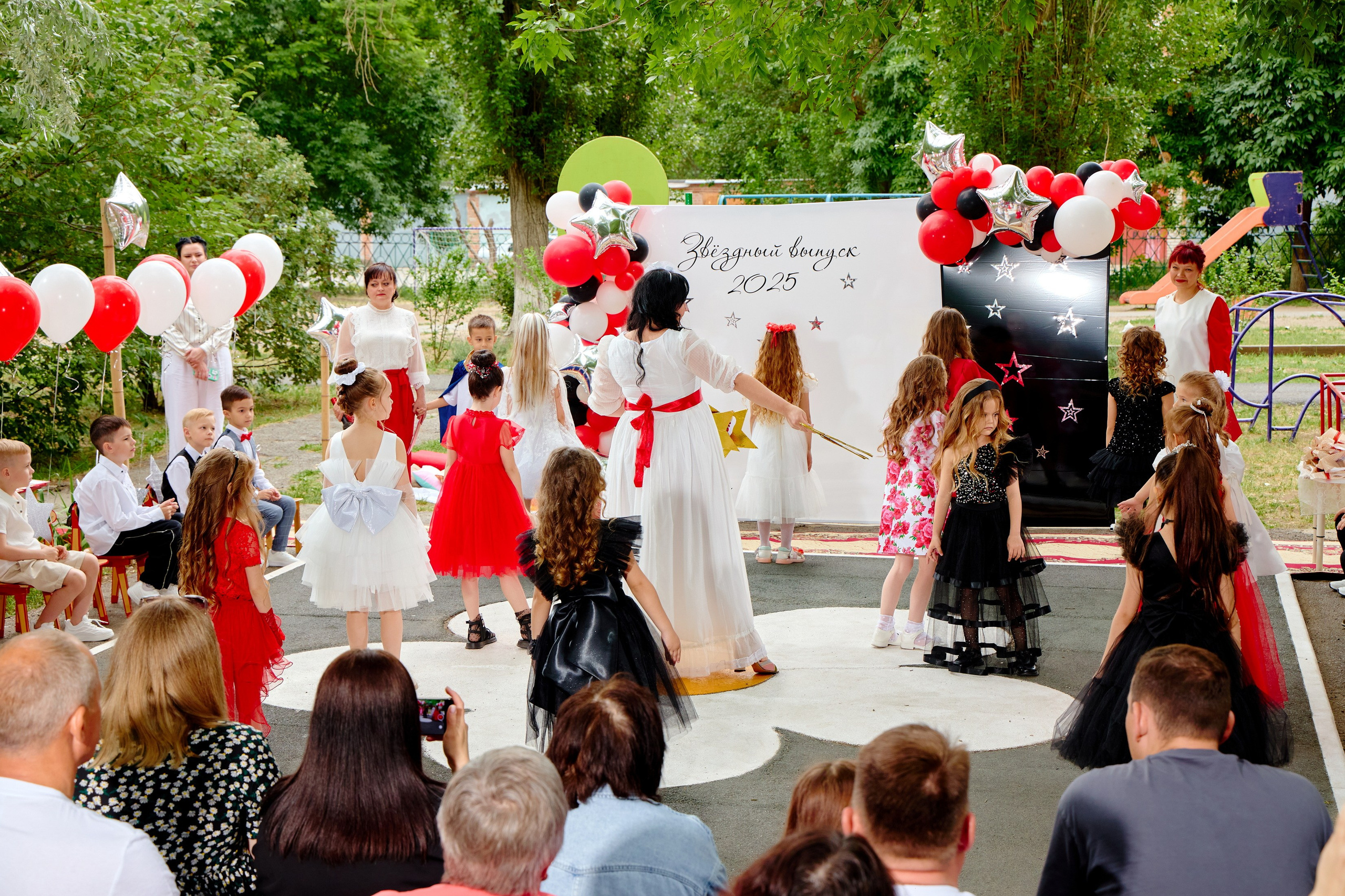 Выпускной 45 сад. Фотограф Выпускные альбомы Таганрог Сергей Коробченко