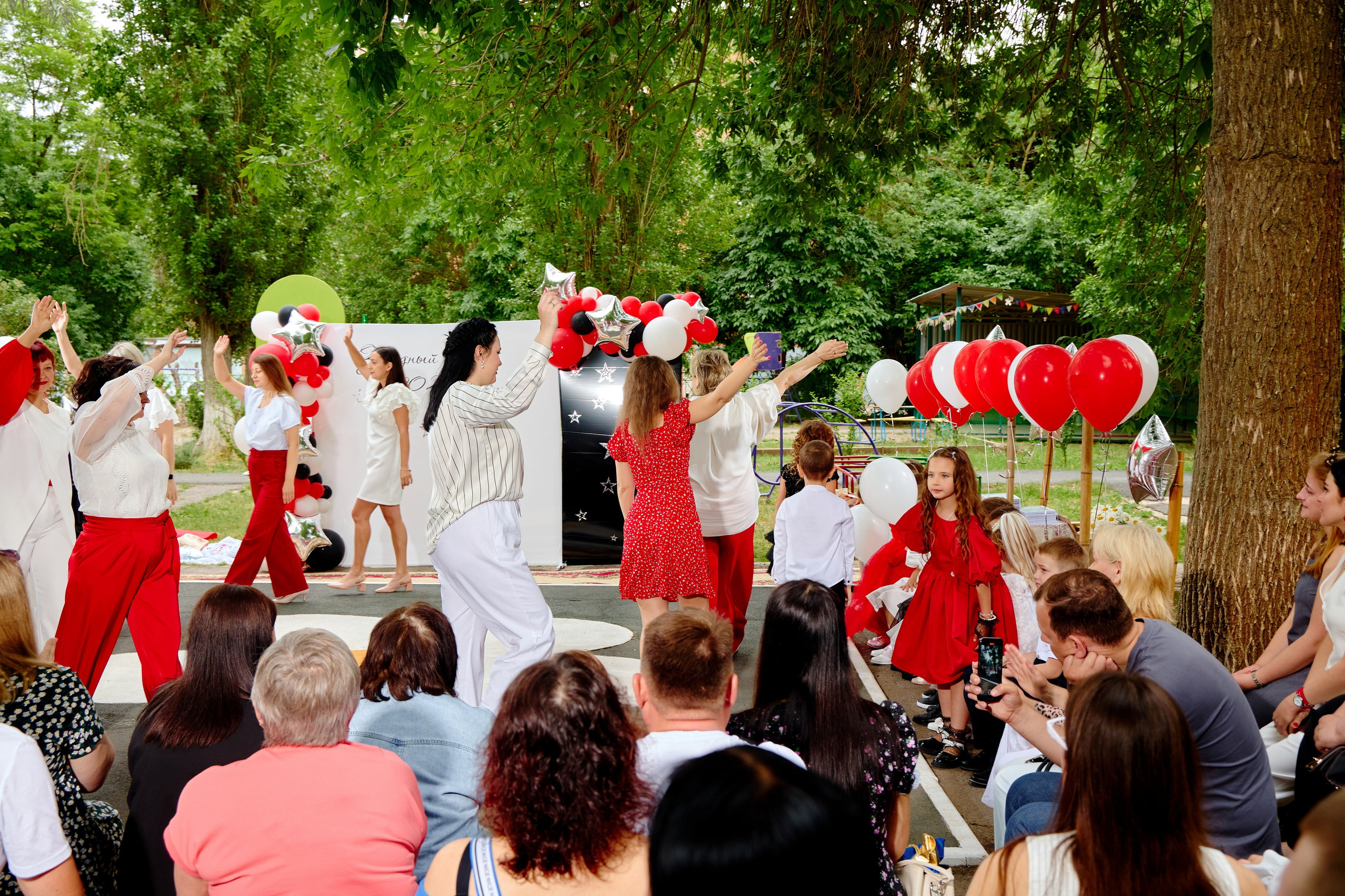 Выпускной 45 сад. Фотограф Выпускные альбомы Таганрог Сергей Коробченко