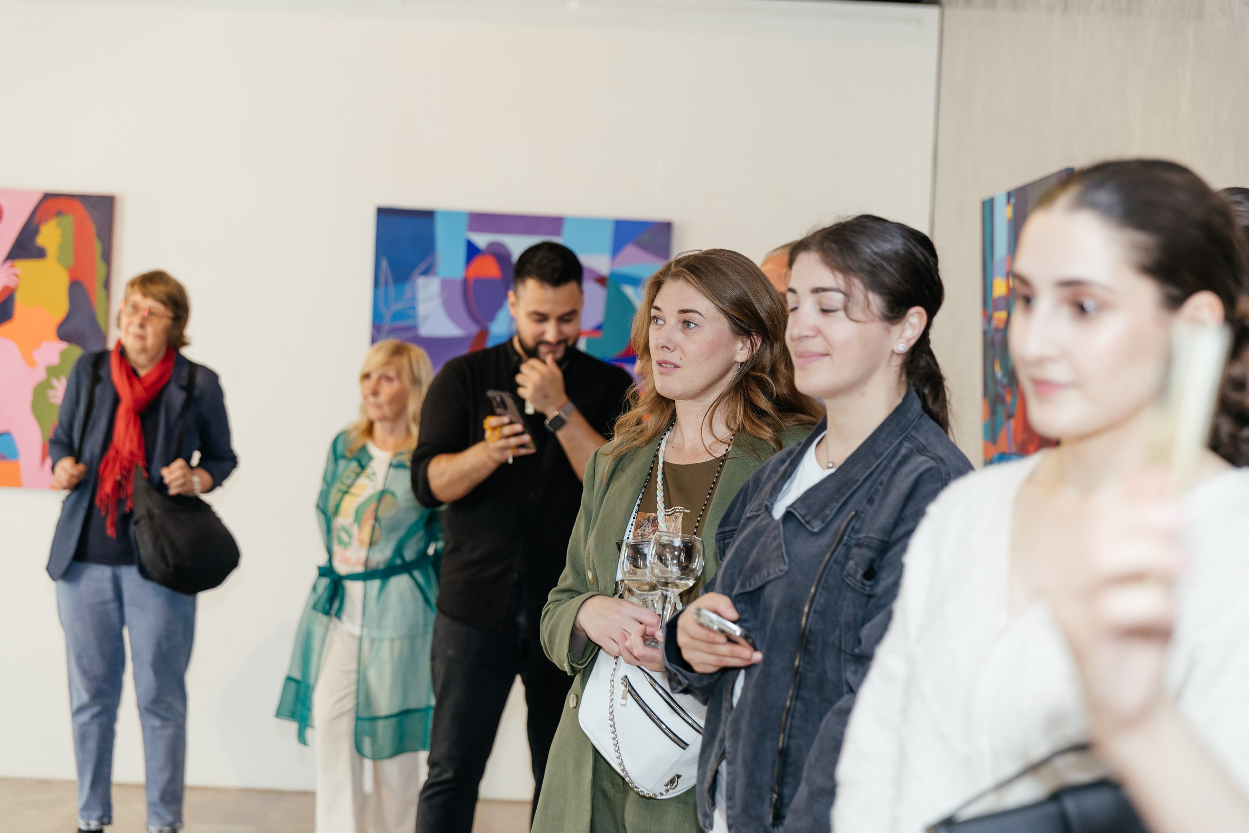 Выставка Лиры Алборовой «Цвет — это я». Свадебный и репортажный фотограф в Санкт-Петербурге Николай Голованов