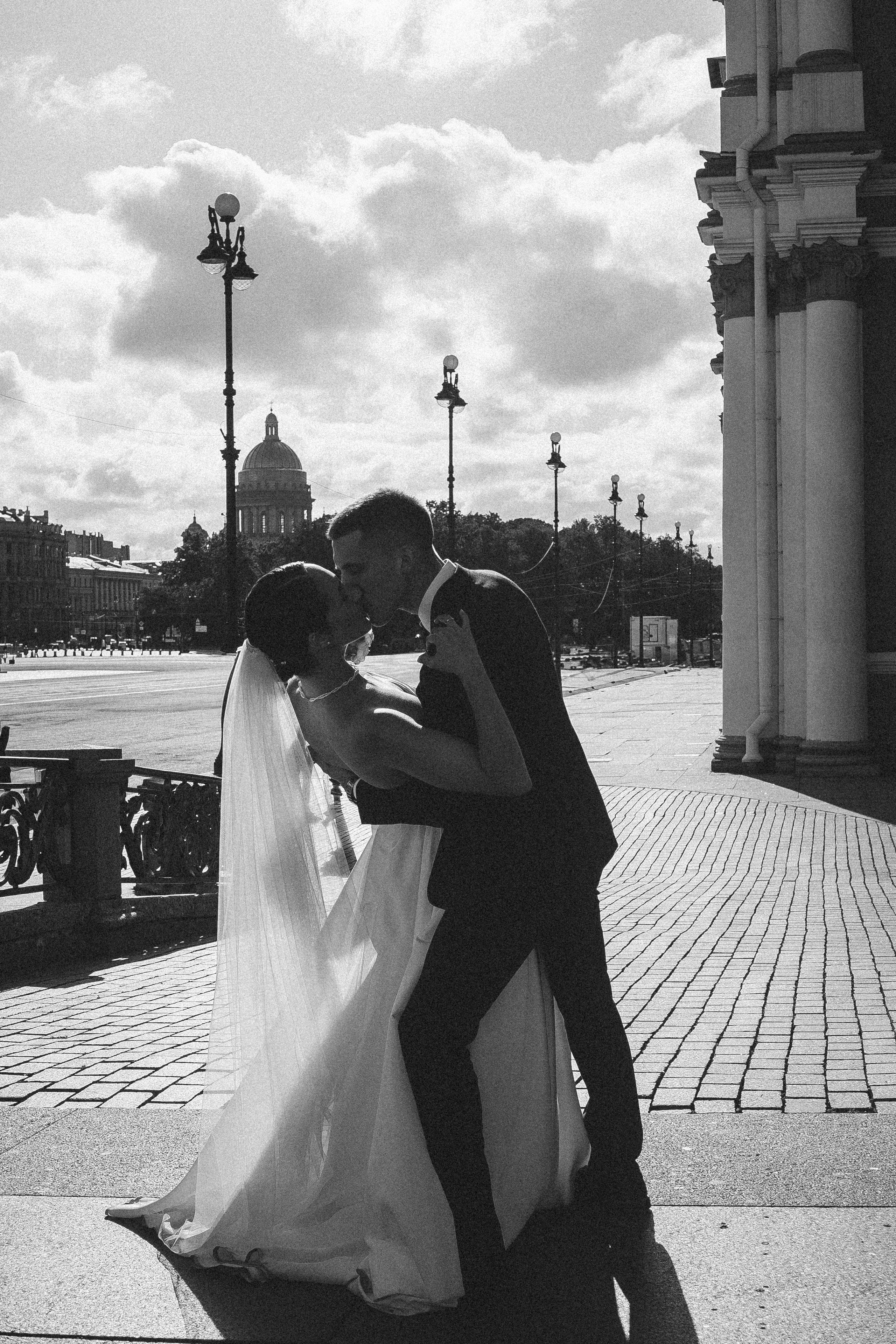 СВАДЕБНАЯ ПРОГУЛКА В САНТК-ПЕТЕРБУРГЕ (ИСАКИЕВСКИЙ СОБОР, ЗИМНЯЯ КАНАВКА, ЭРМИТАЖ И БОЛЬШАЯ МОРСКАЯ УЛИЦА). Профессиональный фотограф, Санкт-Петербург — Виктория Богомолова