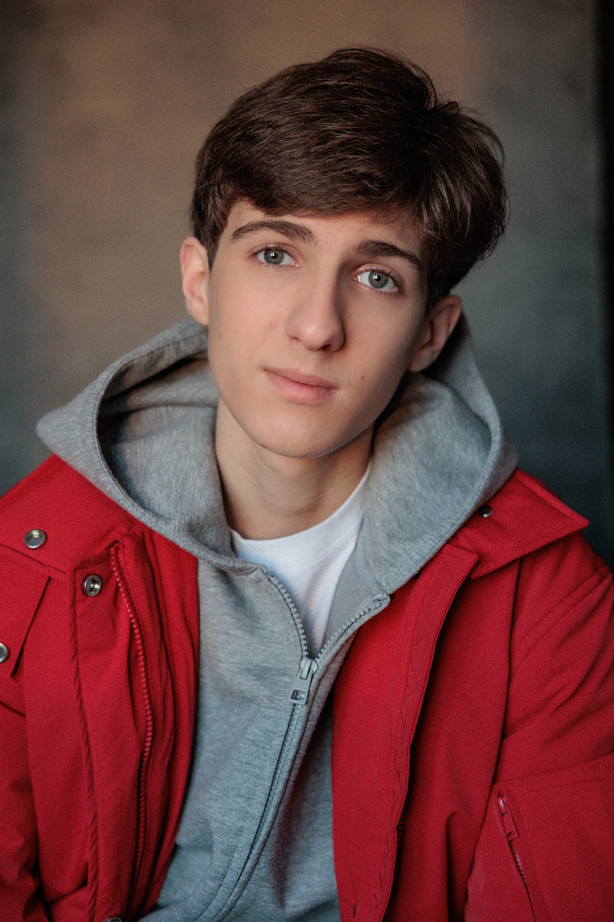 АРТЁМ. Я фотограф из Москвы к Вашим услугам