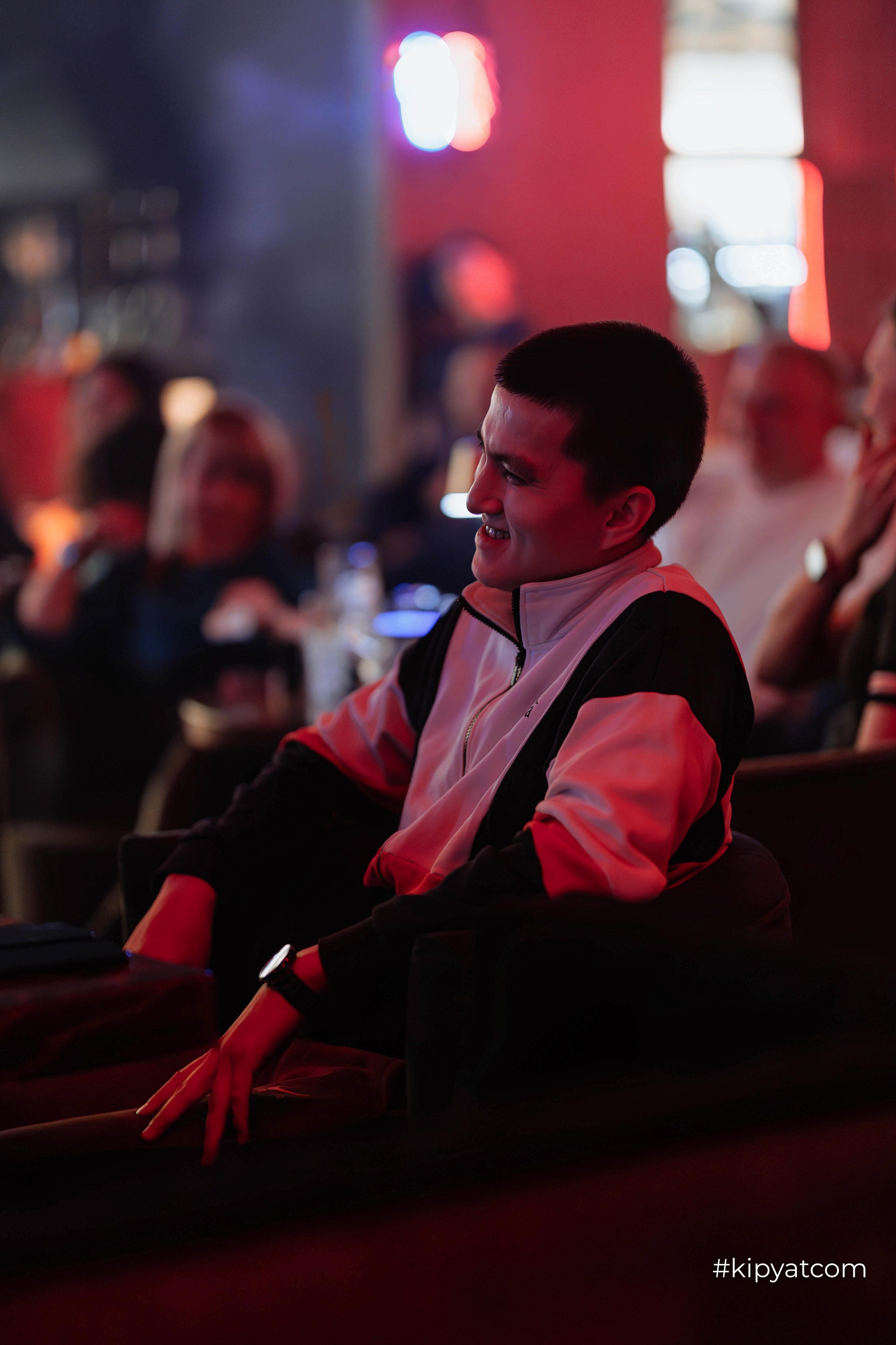 Сольный стендап концерт Александра Меркуль