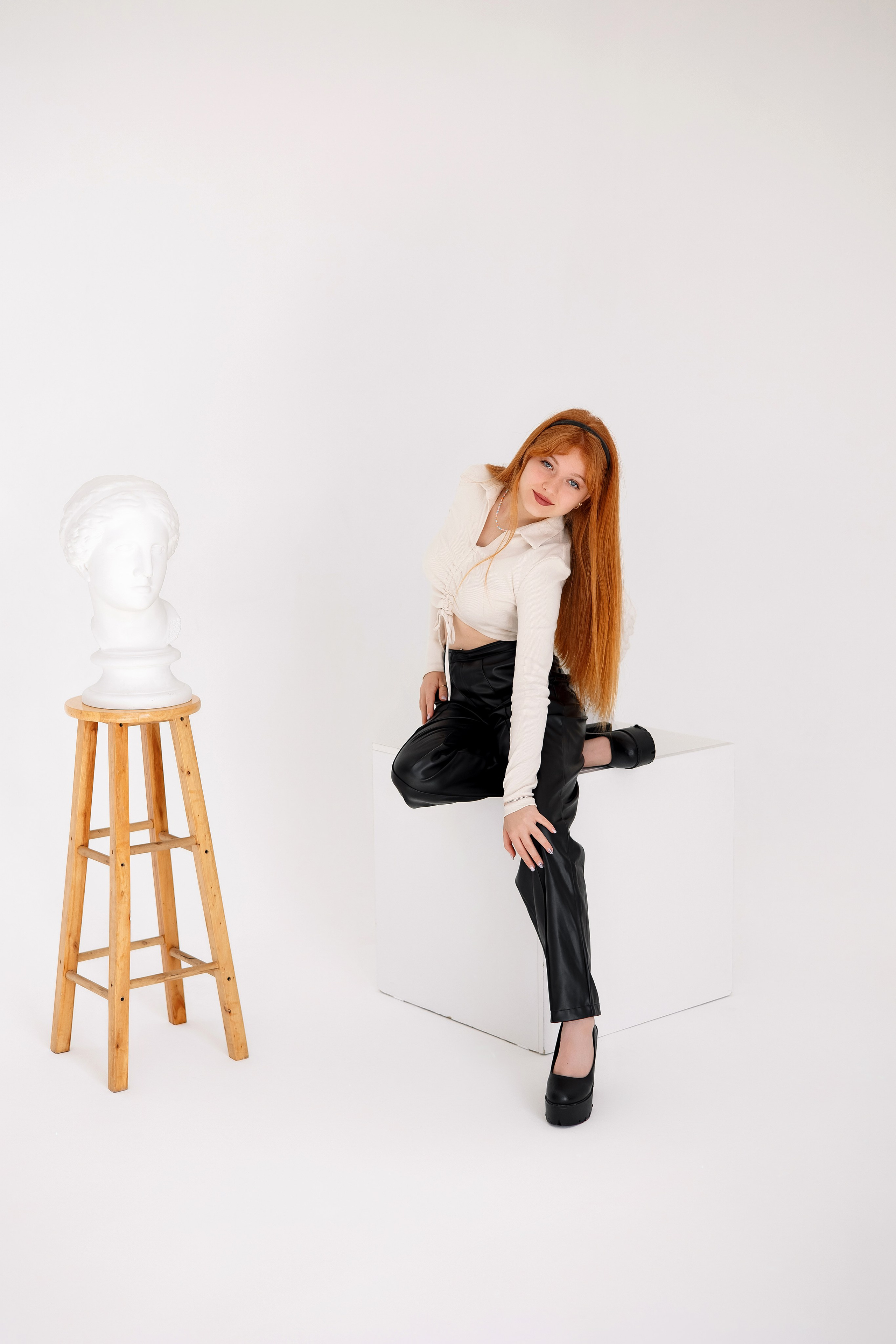 11 класс съемка на циклораме. Фотограф Любовь Корниенко, Примоский край