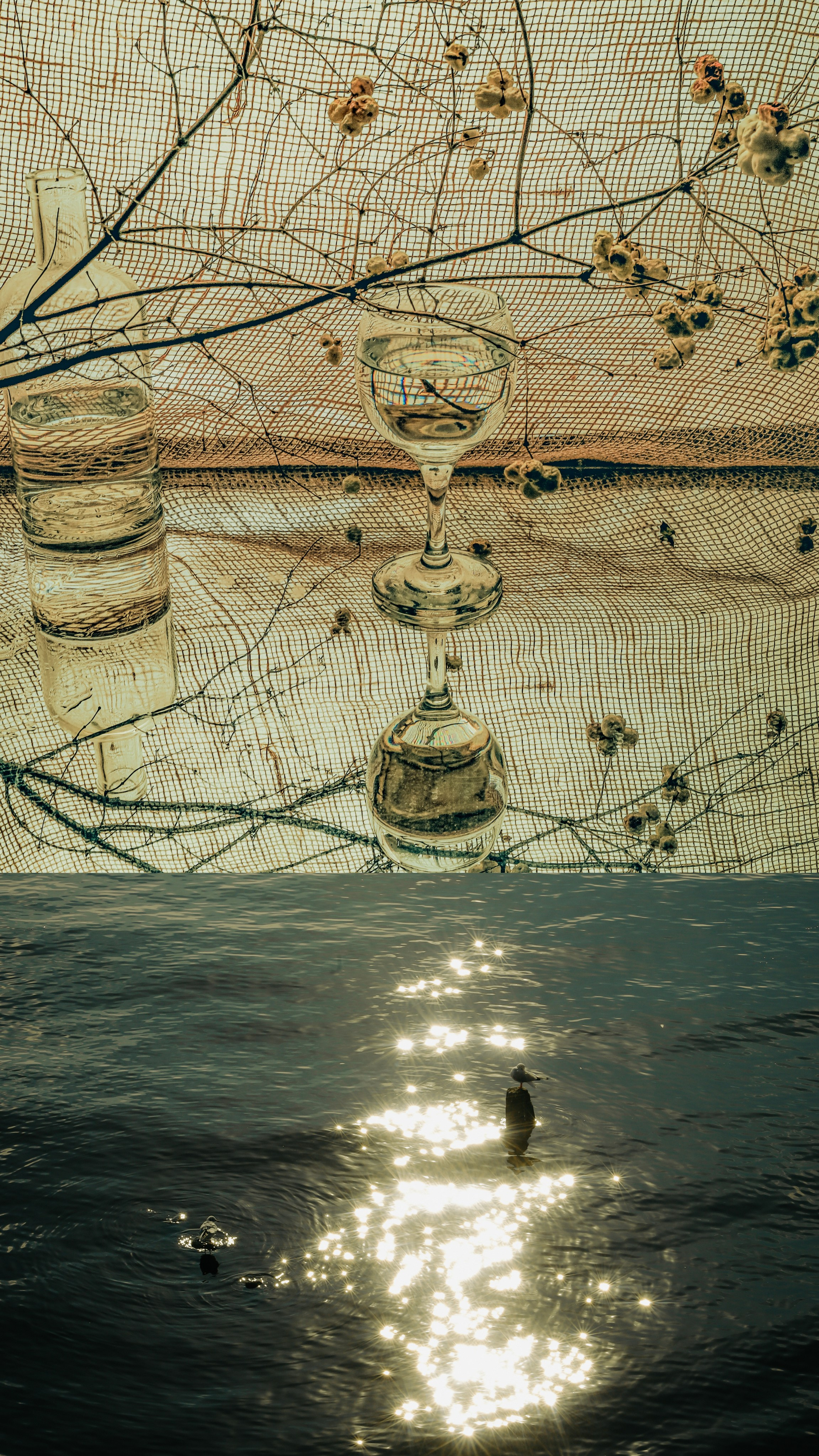 " Иногда пишут не  для того , чтобы что - то построить. Не для того ,чтобы  зафиксировать свой след и  не ходить по  кругу . И уж тем более не для того ,чтобы кому- то что- то сказать.                                                                                                                              Пишут , как заговаривают свою боль. Так , зажимая рану , бормочат что - то бессвязное , тихонечко раскачиваясь взад - вперед.