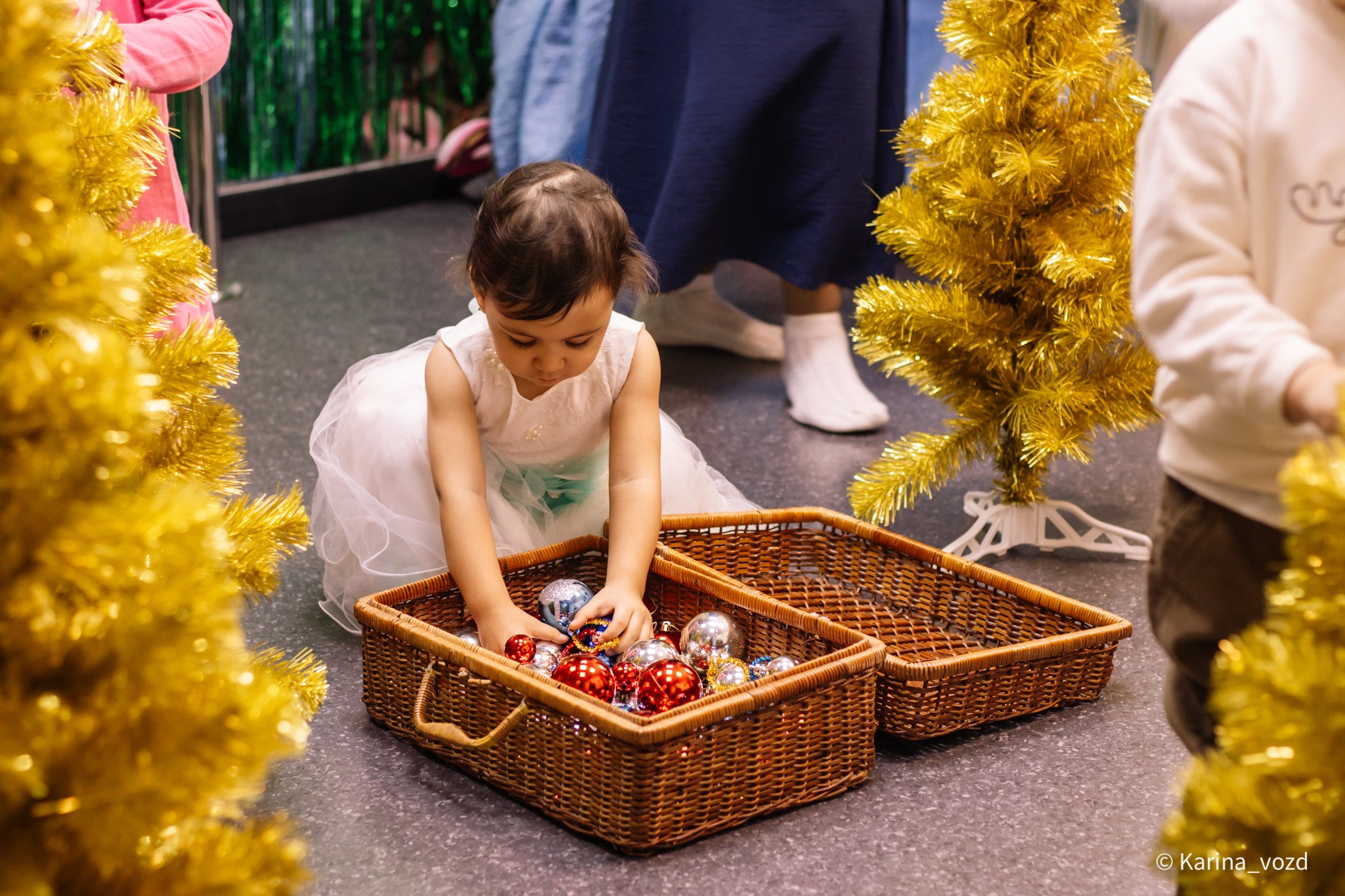 Новогодняя елочка для малышей в творческом бюро «Зеленая груша». Репортажный фотограф в Москве и Зеленограде Karina-vozd