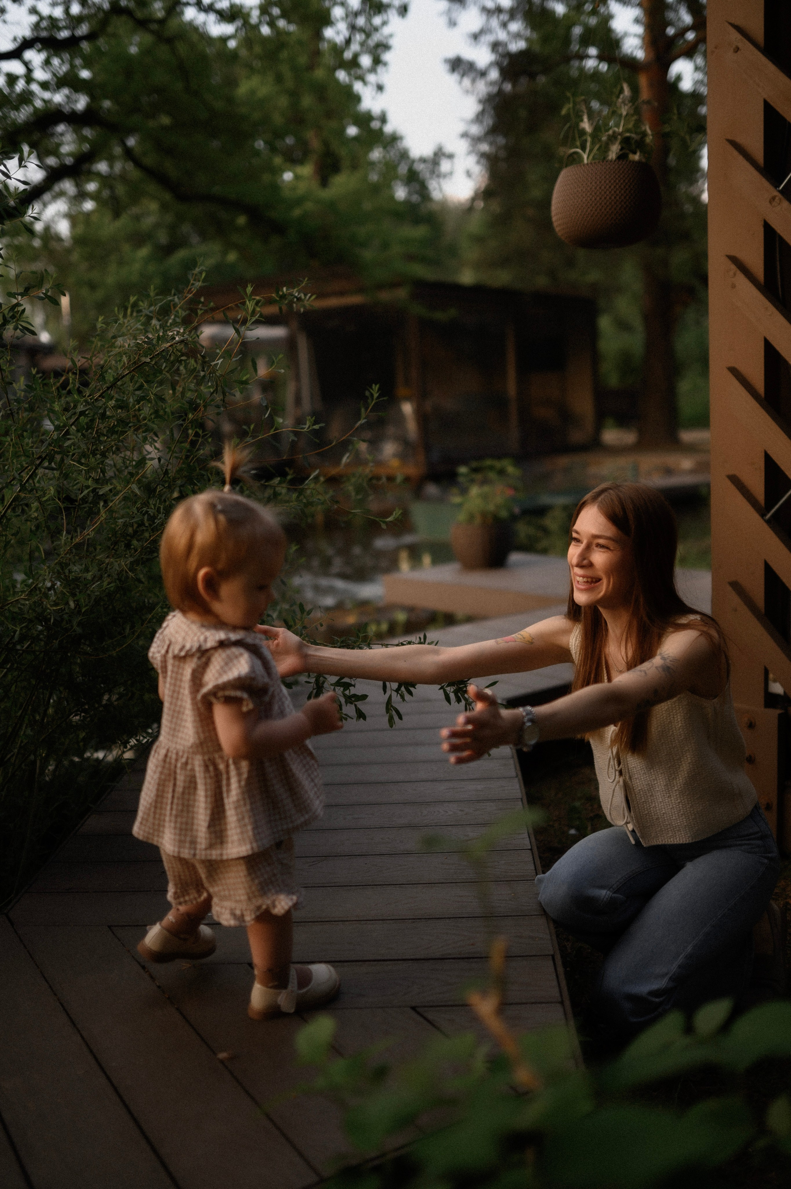 Надя и Алиса в ресторане Кедр. Семейный и свадебный lifestyle-фотограф в Москве Мария Петрова