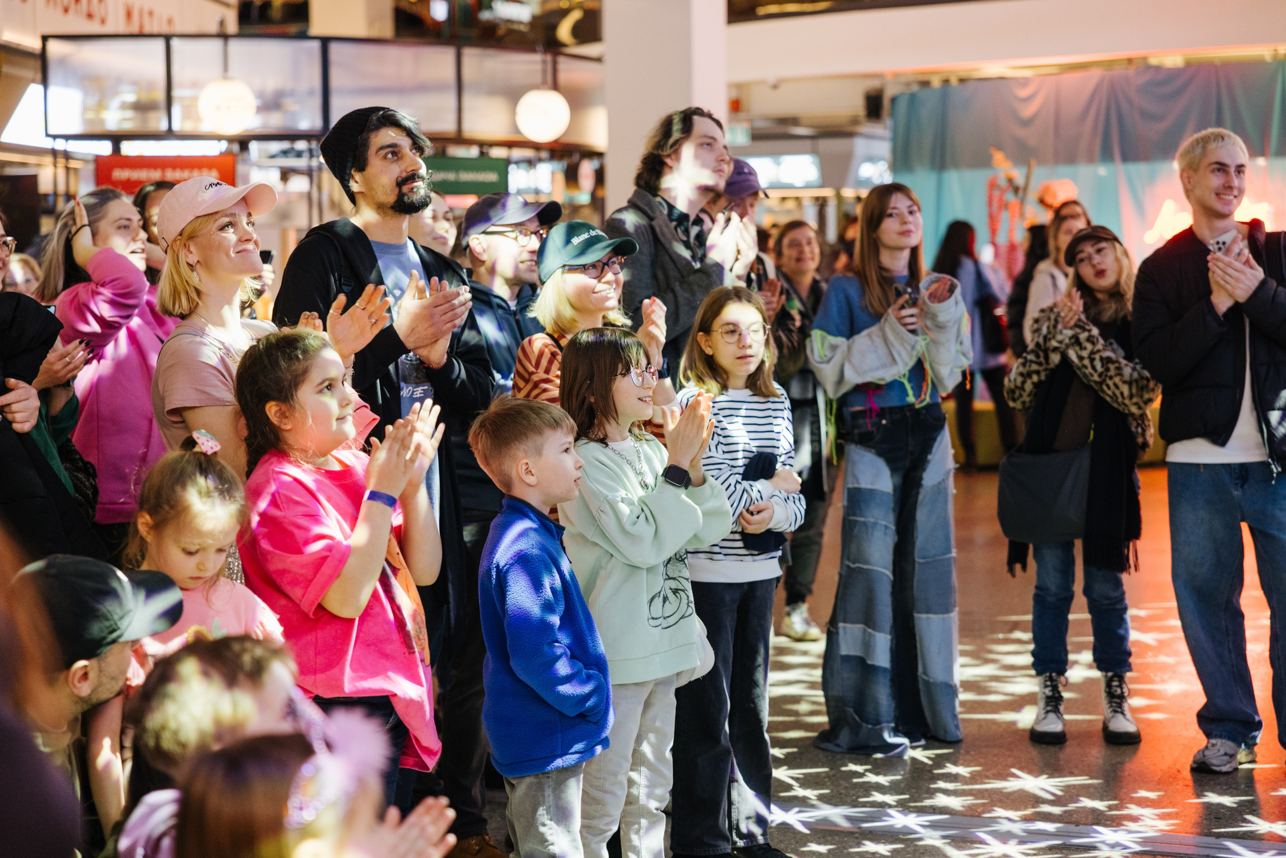 2–3 марта 2024 в пространстве «Три вокзала. Депо» / День 1 / фото Валерий Белобеев. Фотоотчеты «Ламбада-маркета»