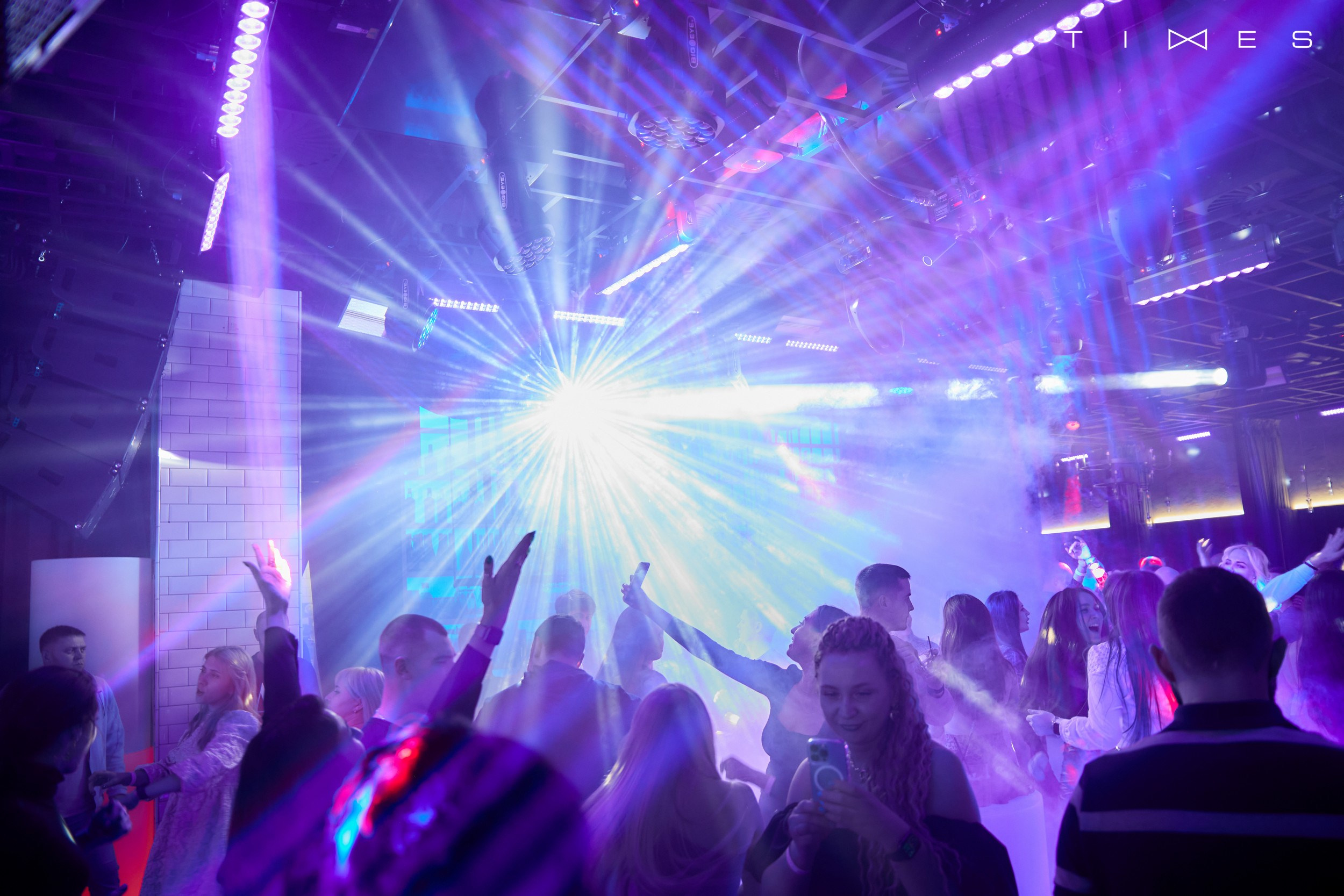 Профессиональная фотосъёмка в ночных клубах Донецка и Макеевки. Фотограф Татаринов Андрей (Донецк / Макеевка)