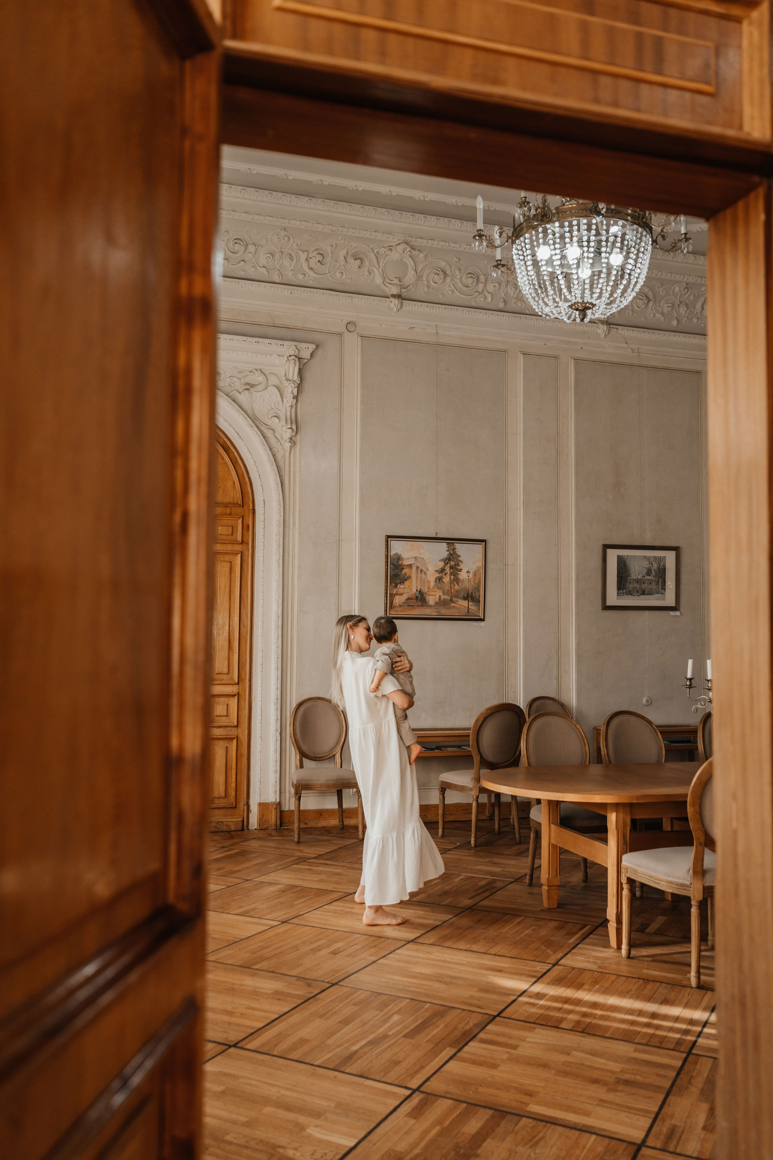 Маленькие ножки в читальне им. Пушкина. Ваш фотограф Вика Артемова