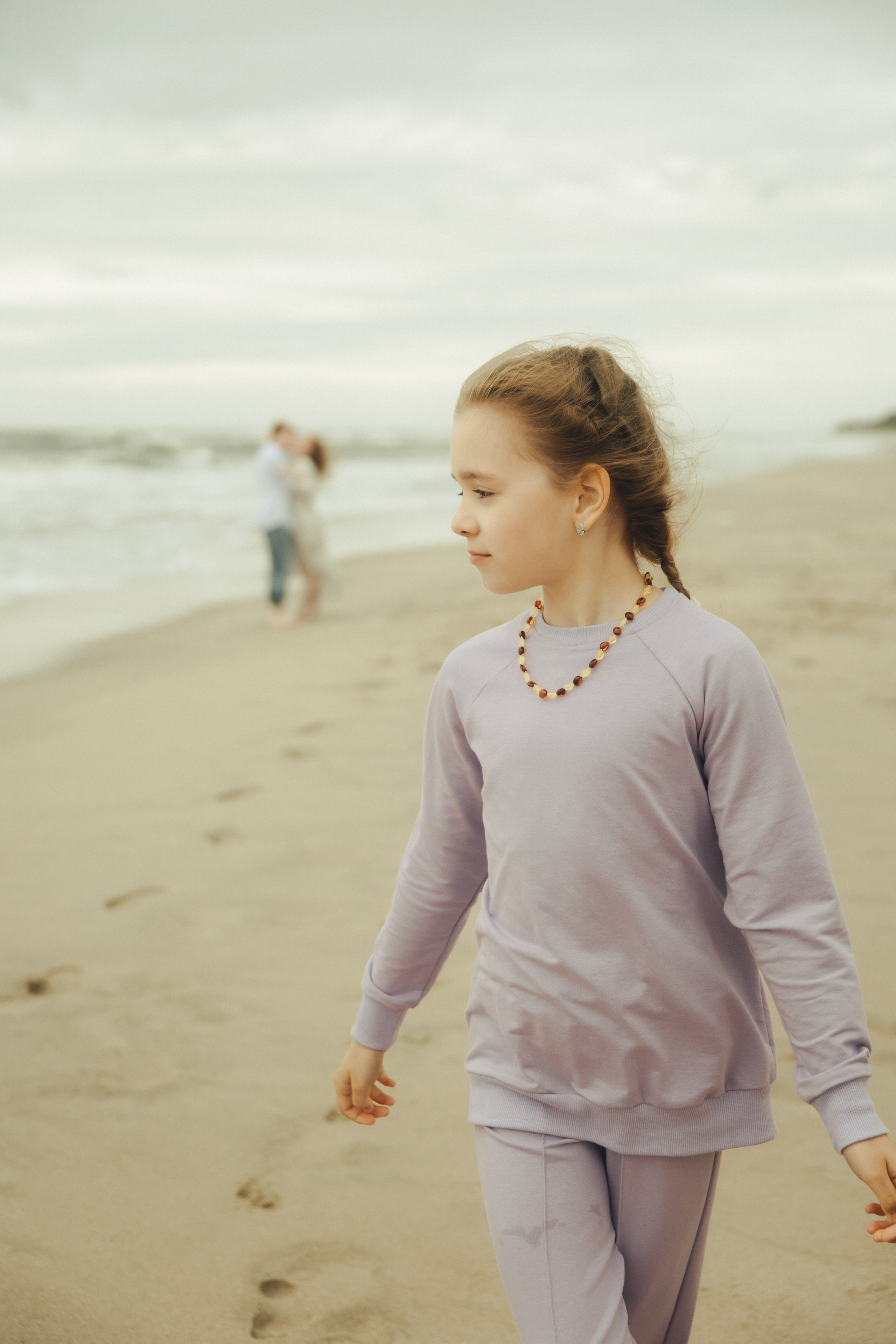 Семья в Янтарном / шторм. Фотограф Калининград Илья Миллер