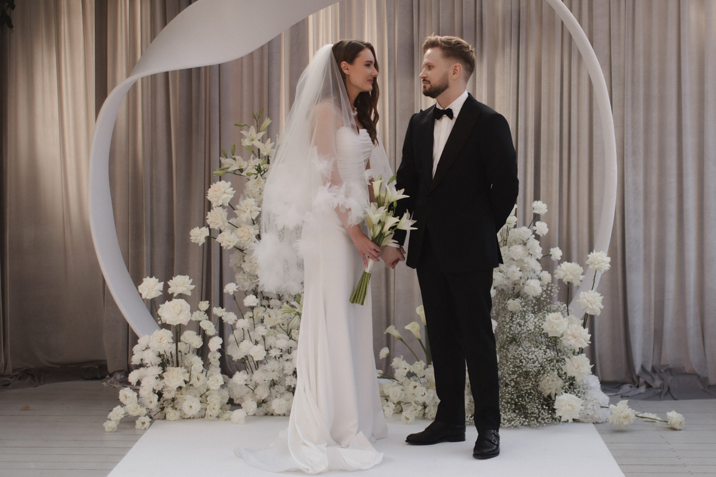 Собираемся на свадьбу вместе с фотосессией для двоих на утренние сборы. Свадебный, репортажный и портретный фотограф Сочи, Краснодар. Александра Зайцева