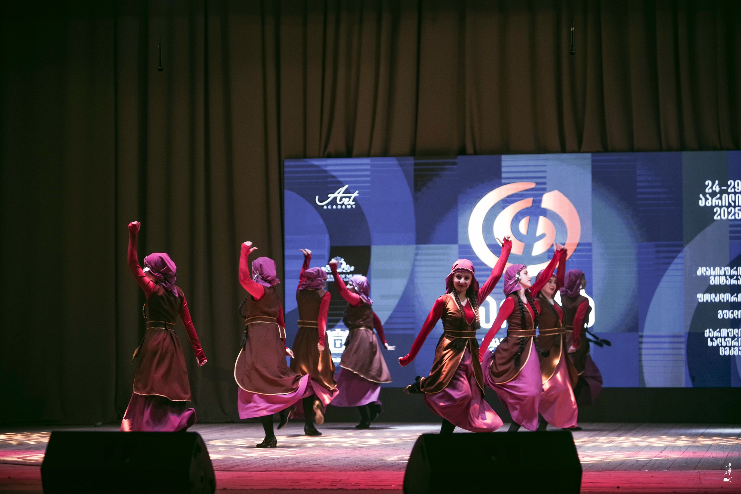 Танцы в Хоби. Портретный фотограф Денис Милютин