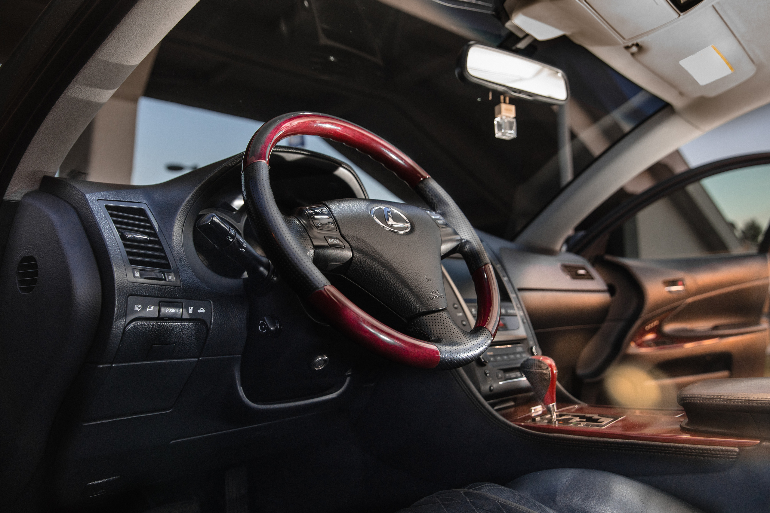 LEXUS GS 300. Свадебный фотограф в Алматы Николай Киреев