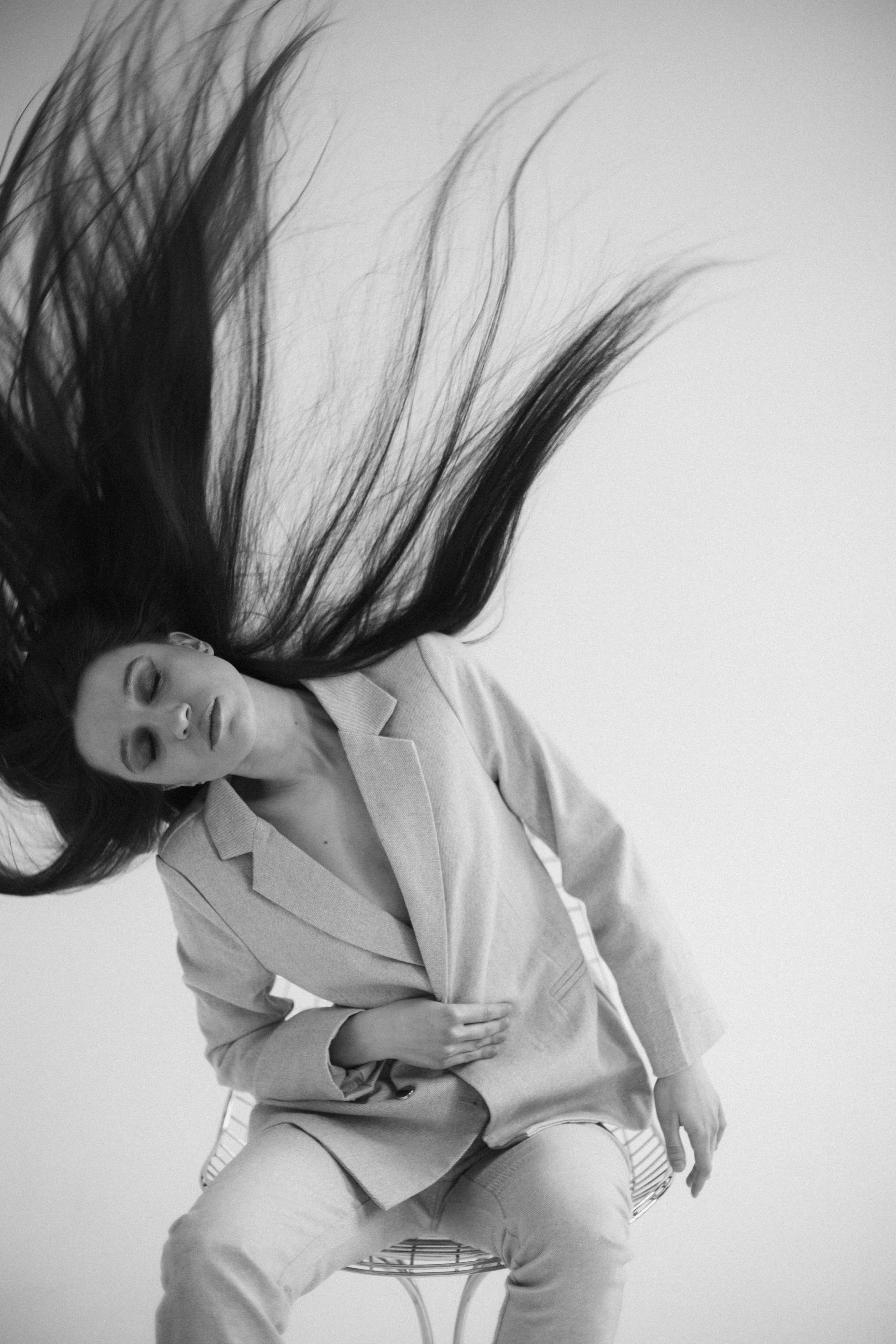 Фотосъёмка портрета девушки с длинными волосами. 