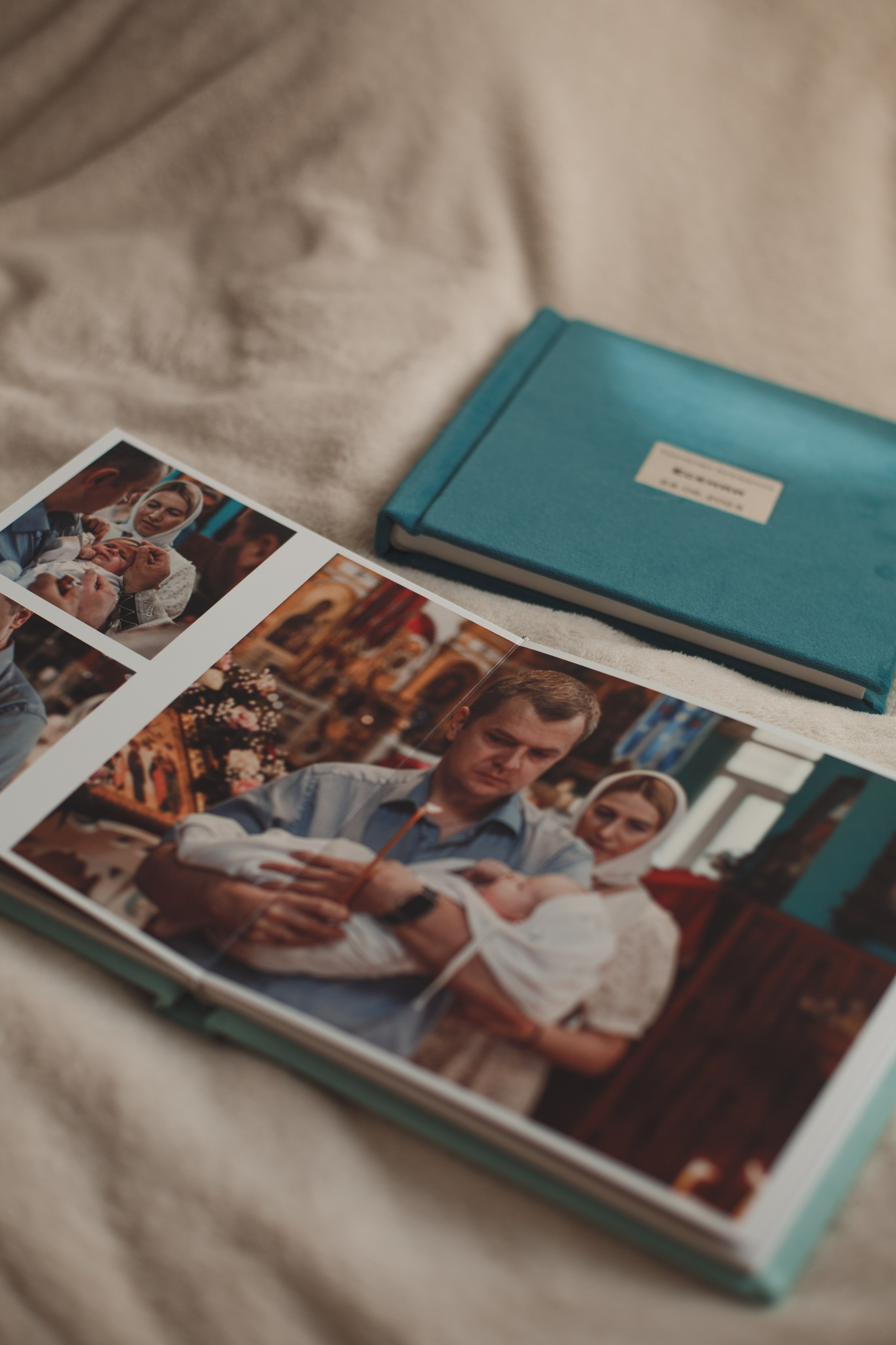 Бирюзовая фотокнига крещения 